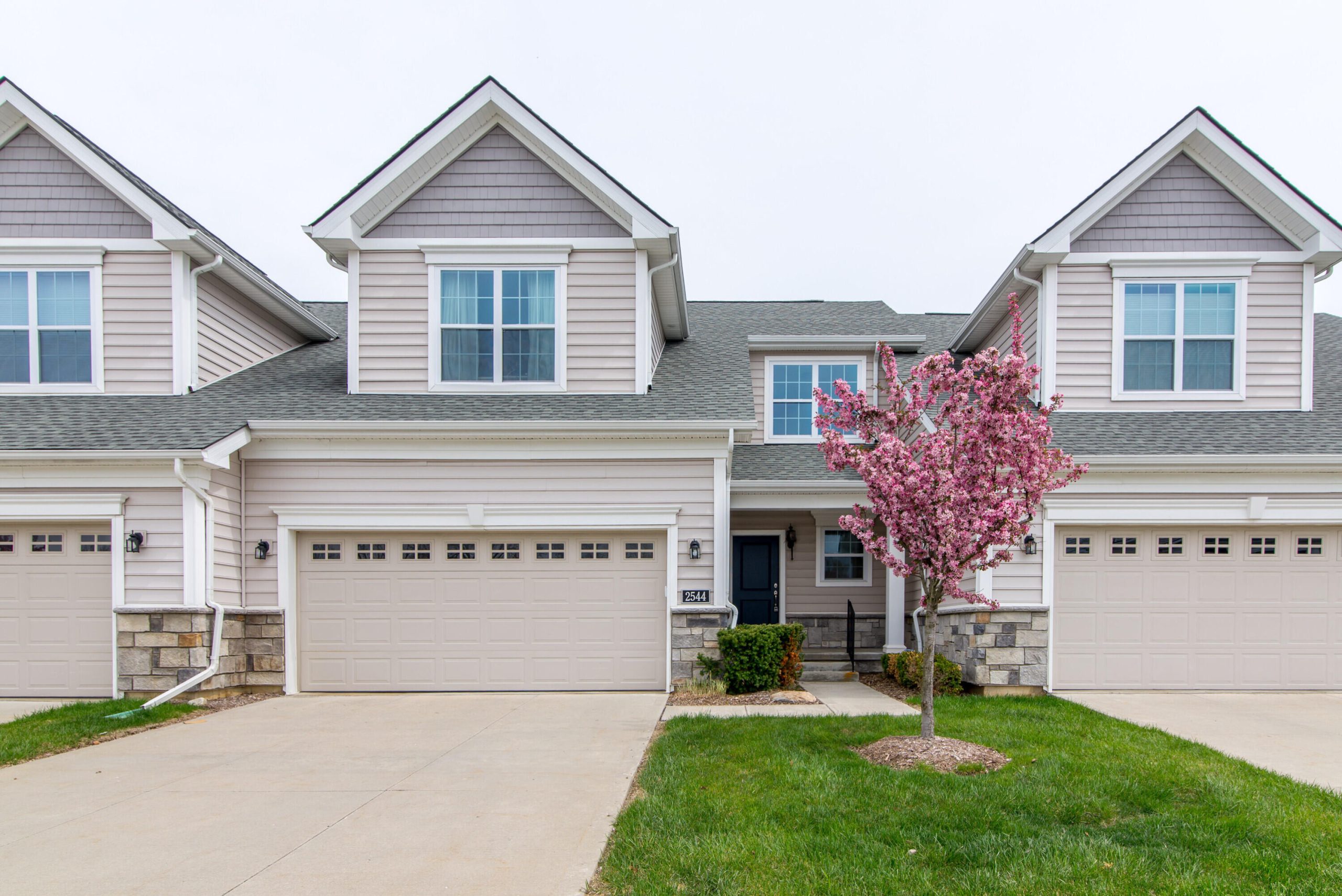 2544 Oxford Circle