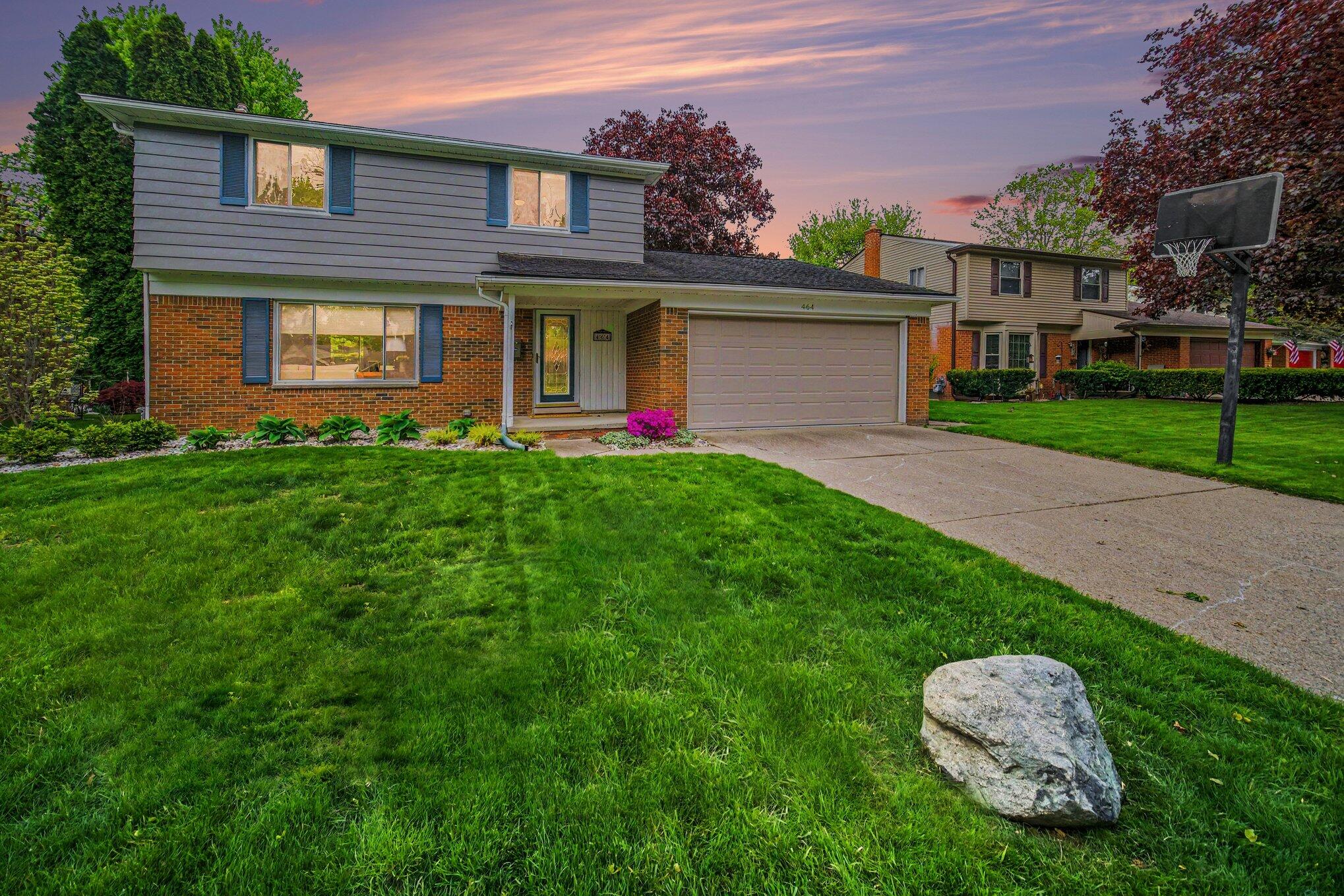 464 Springbrook Crescent