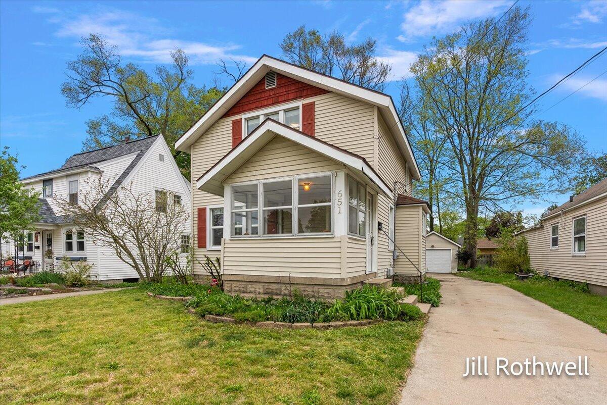 651 Alger Street SE