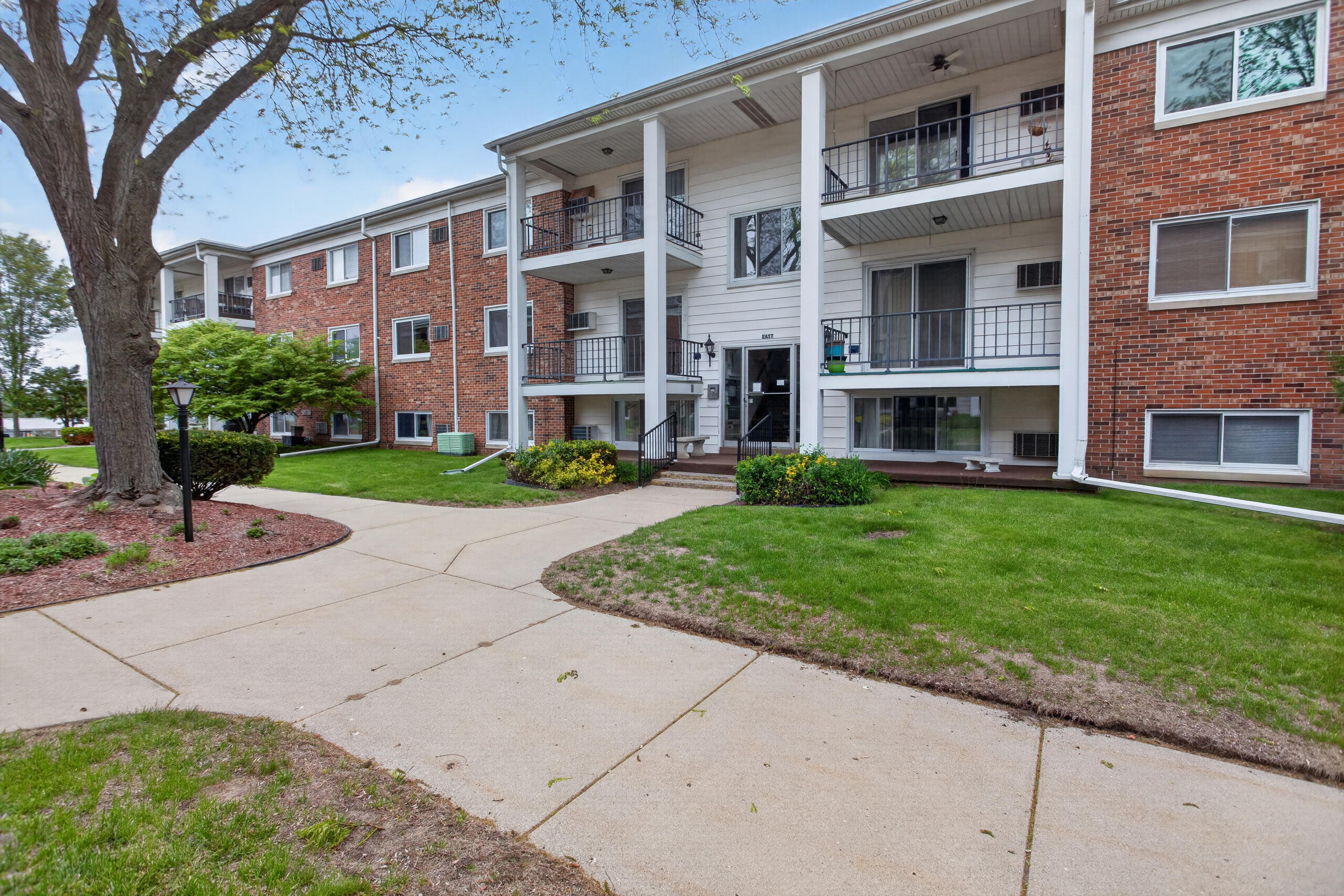 806 W Michigan Avenue Unit: 204E