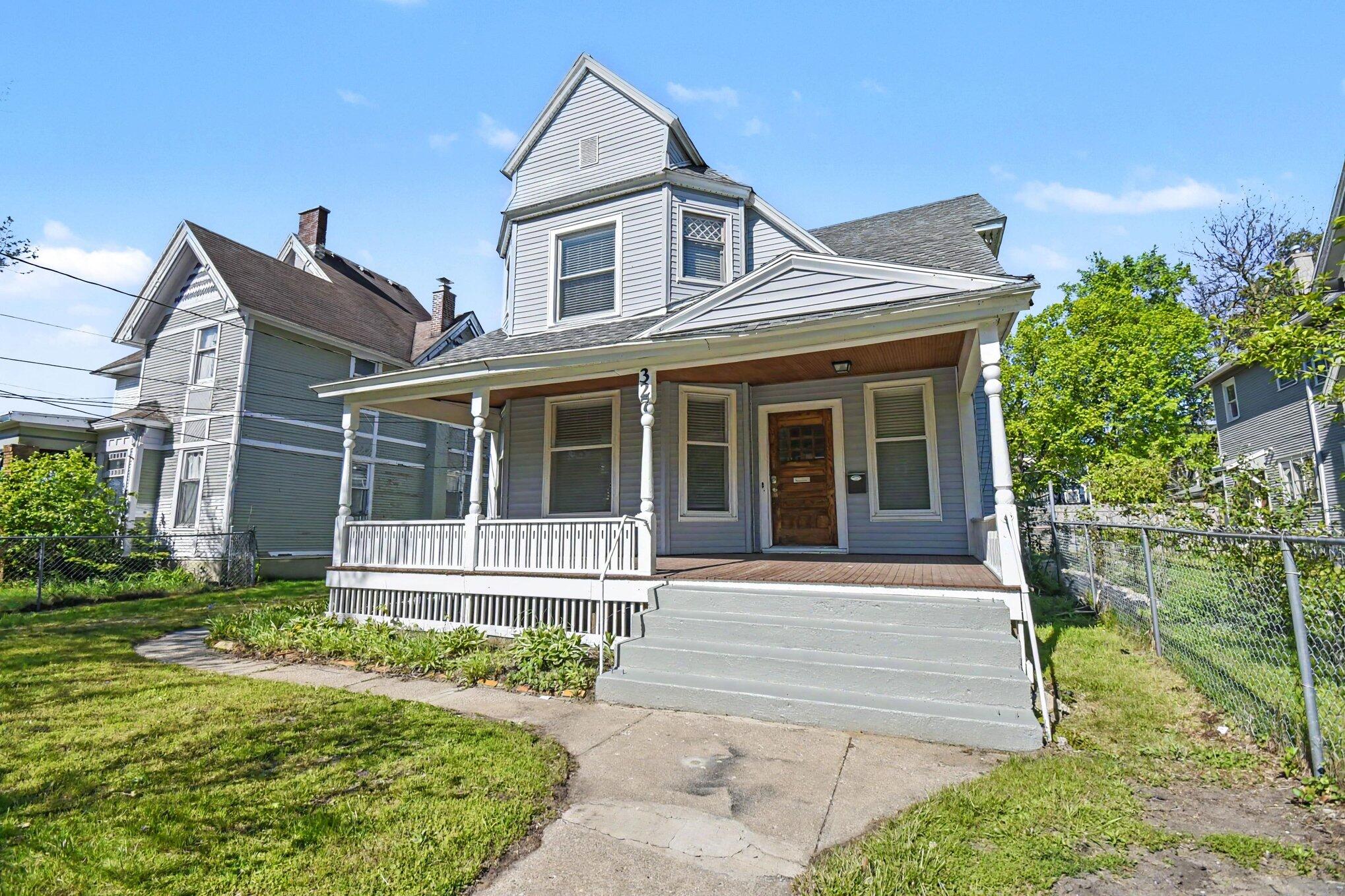 327 Henry Avenue SE