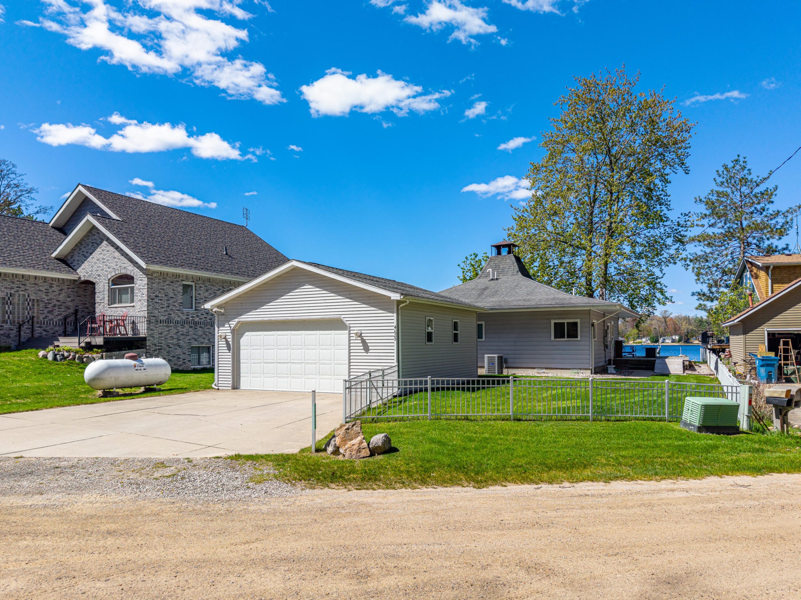 4625 Lake Resort