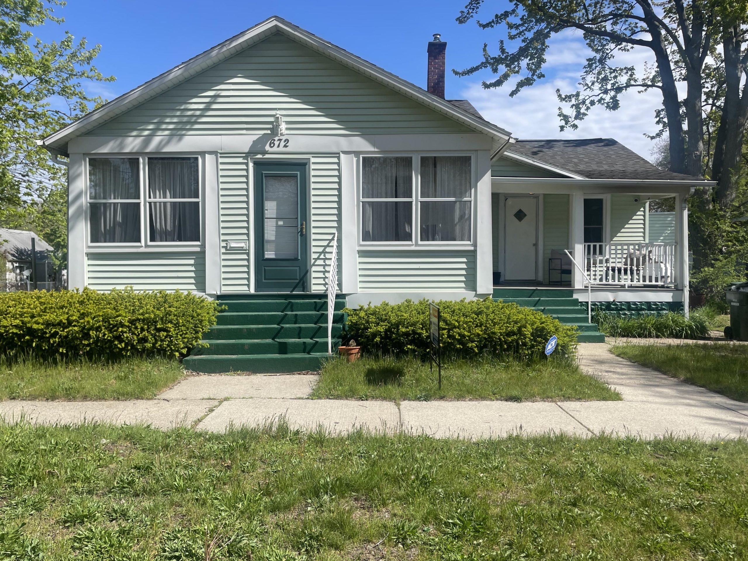 672 E Isabella Avenue