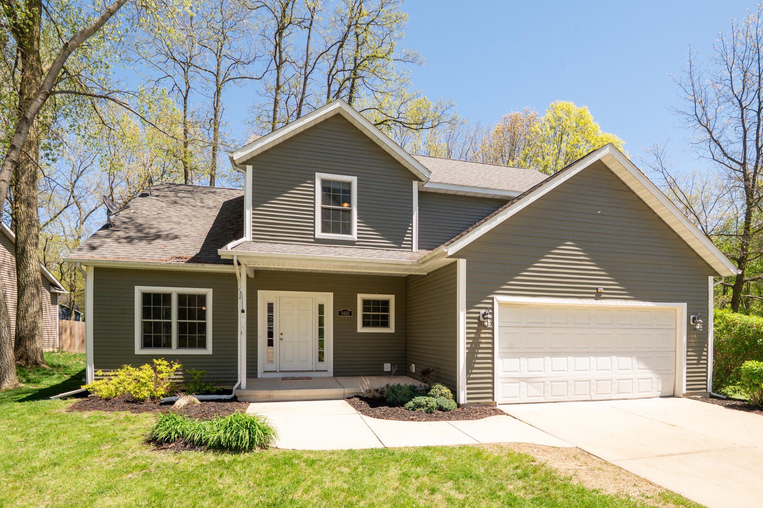 1401 Whispering Trail