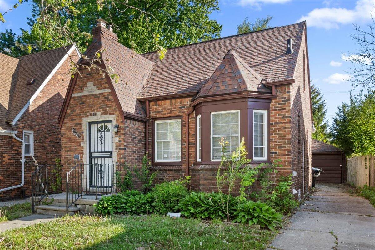 10042 Grayton Street