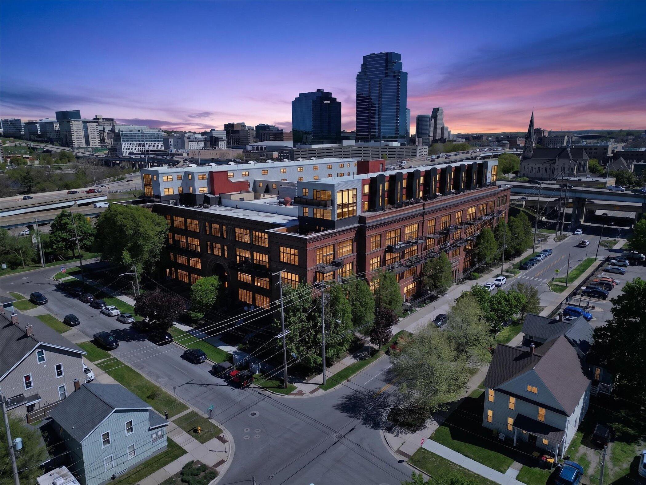 600 Broadway Avenue NW Unit: 211