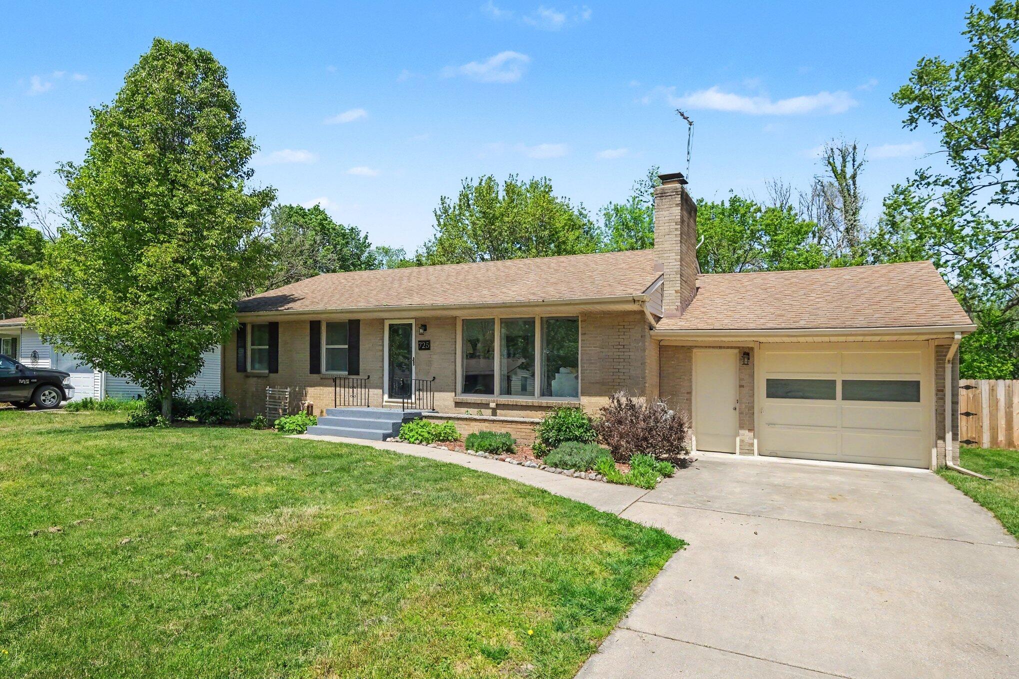 725 Parkway Drive NE