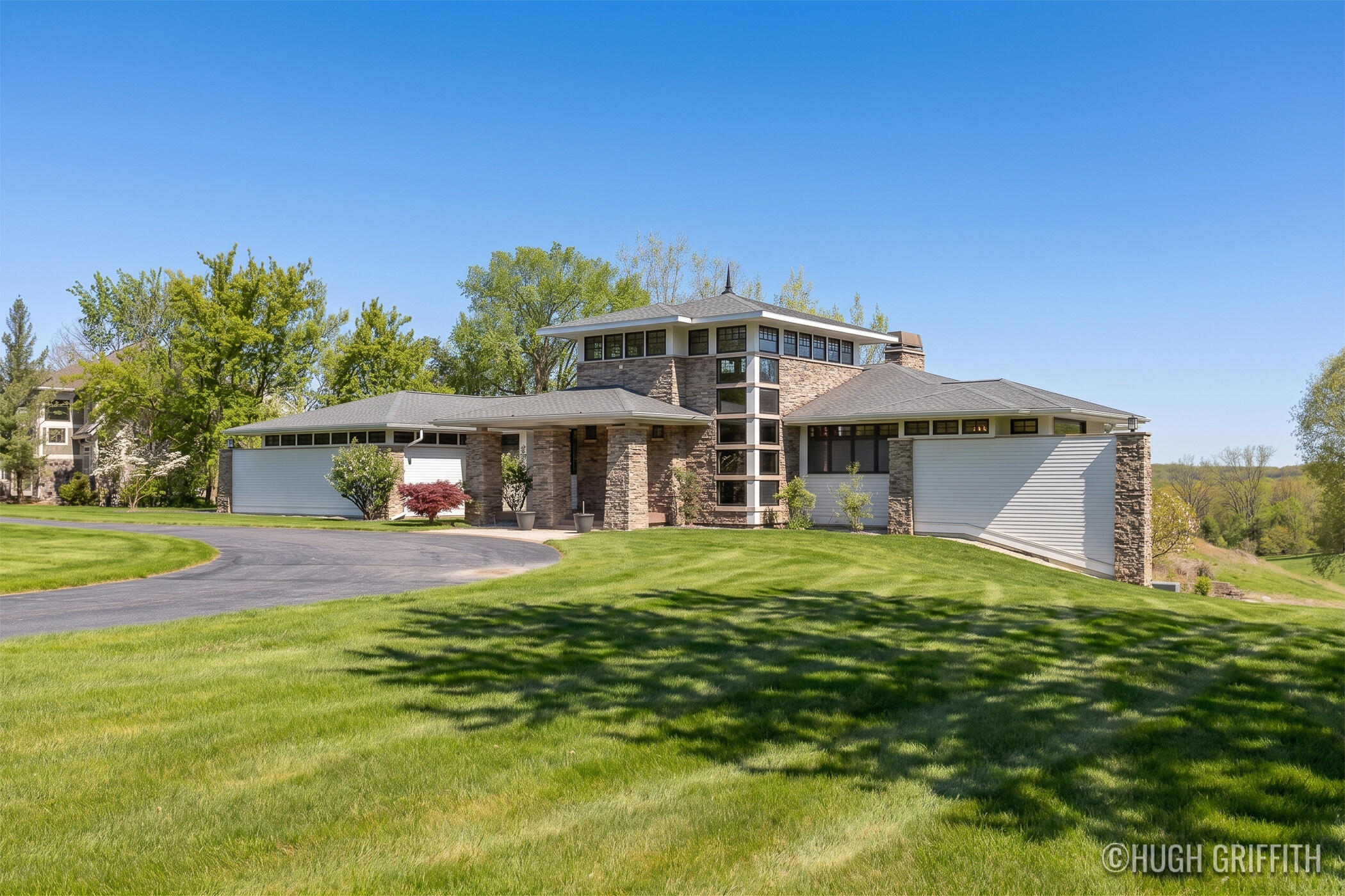 899 Skyevale NE