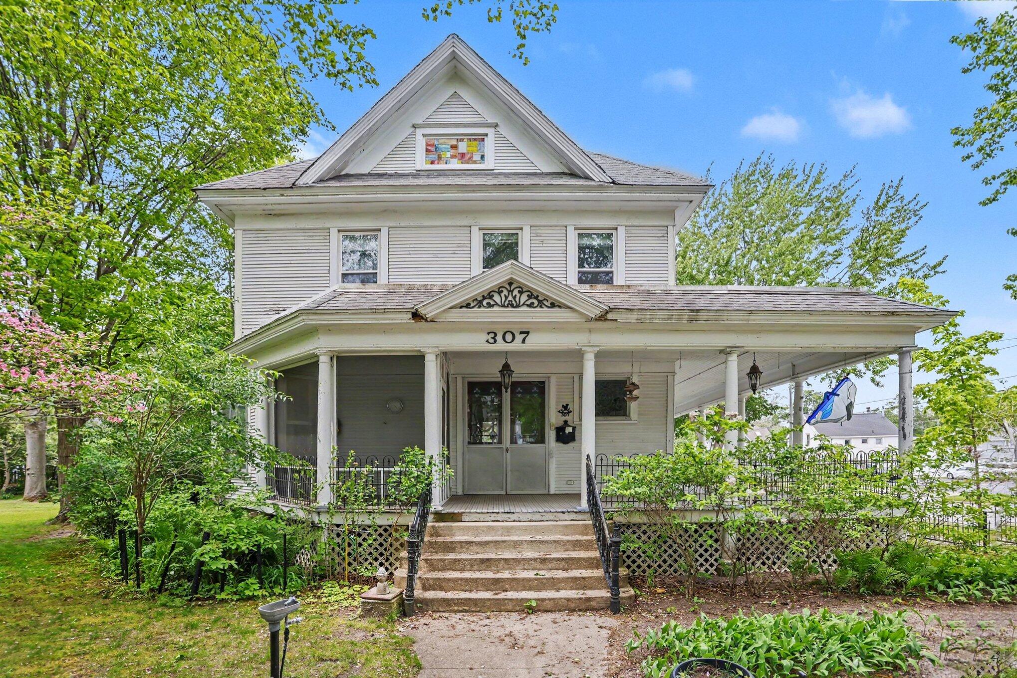 307 Center Street