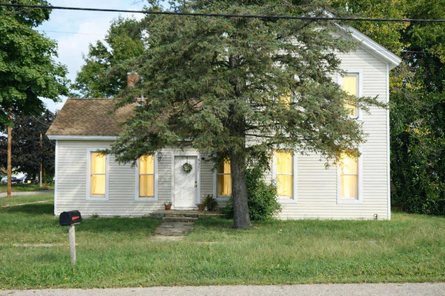 501 E Paw Paw Street