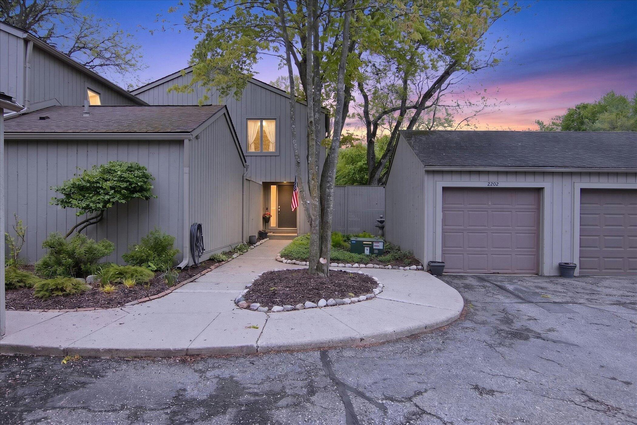 2202 Applewood Court