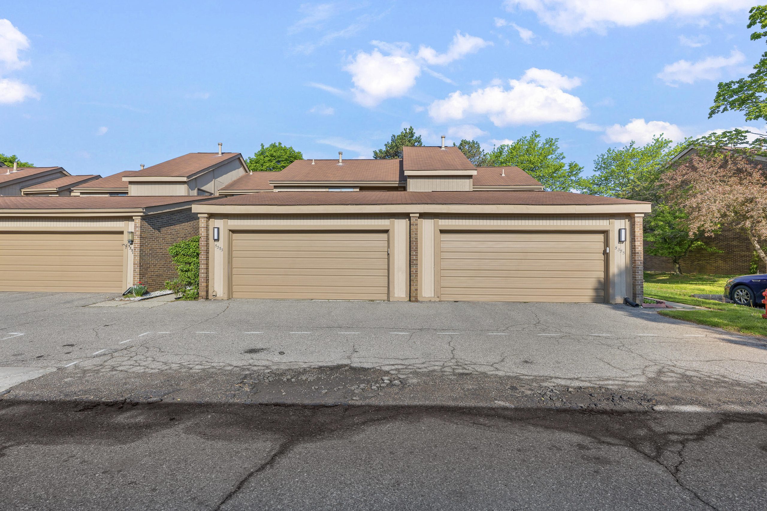 5353 Wright Way W Building: 5353.00