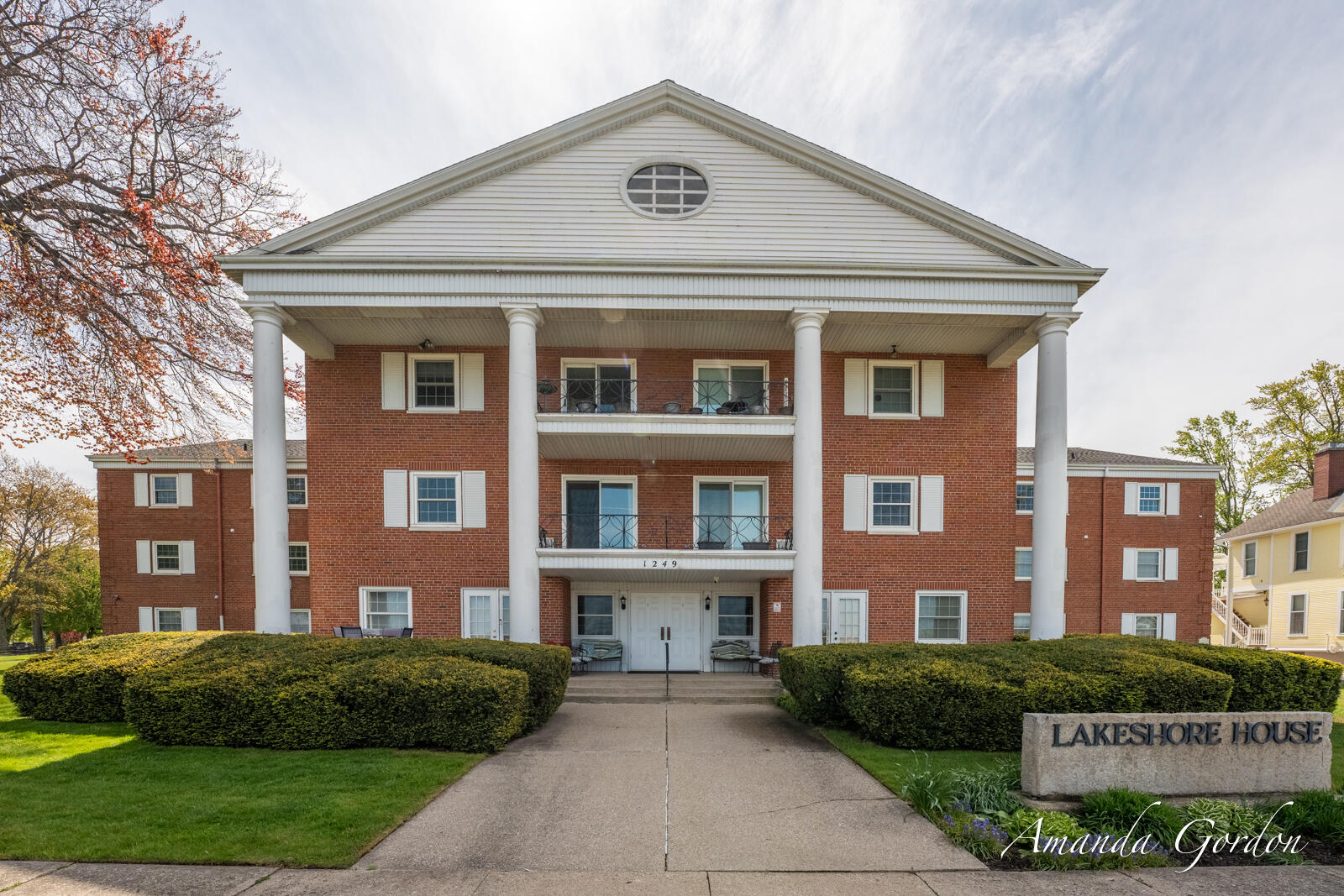 1249 Lakeshore Drive Building: 1 Unit: 139
