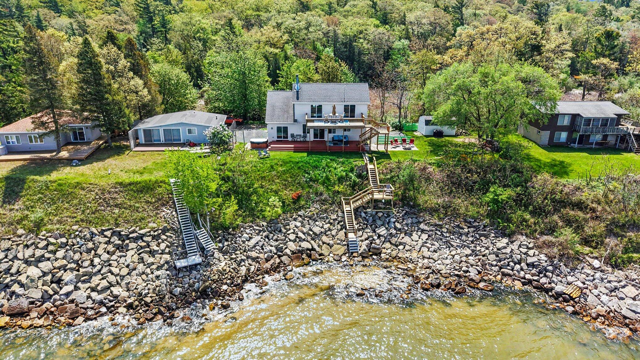3053 N Lakeshore Drive