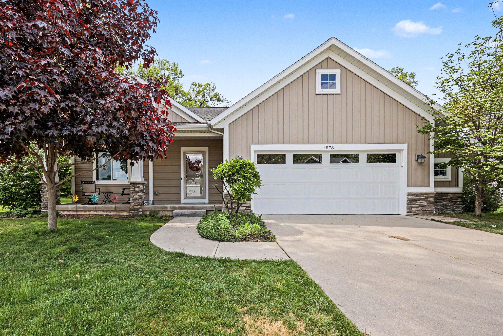 1573 Woodnymph Court NE