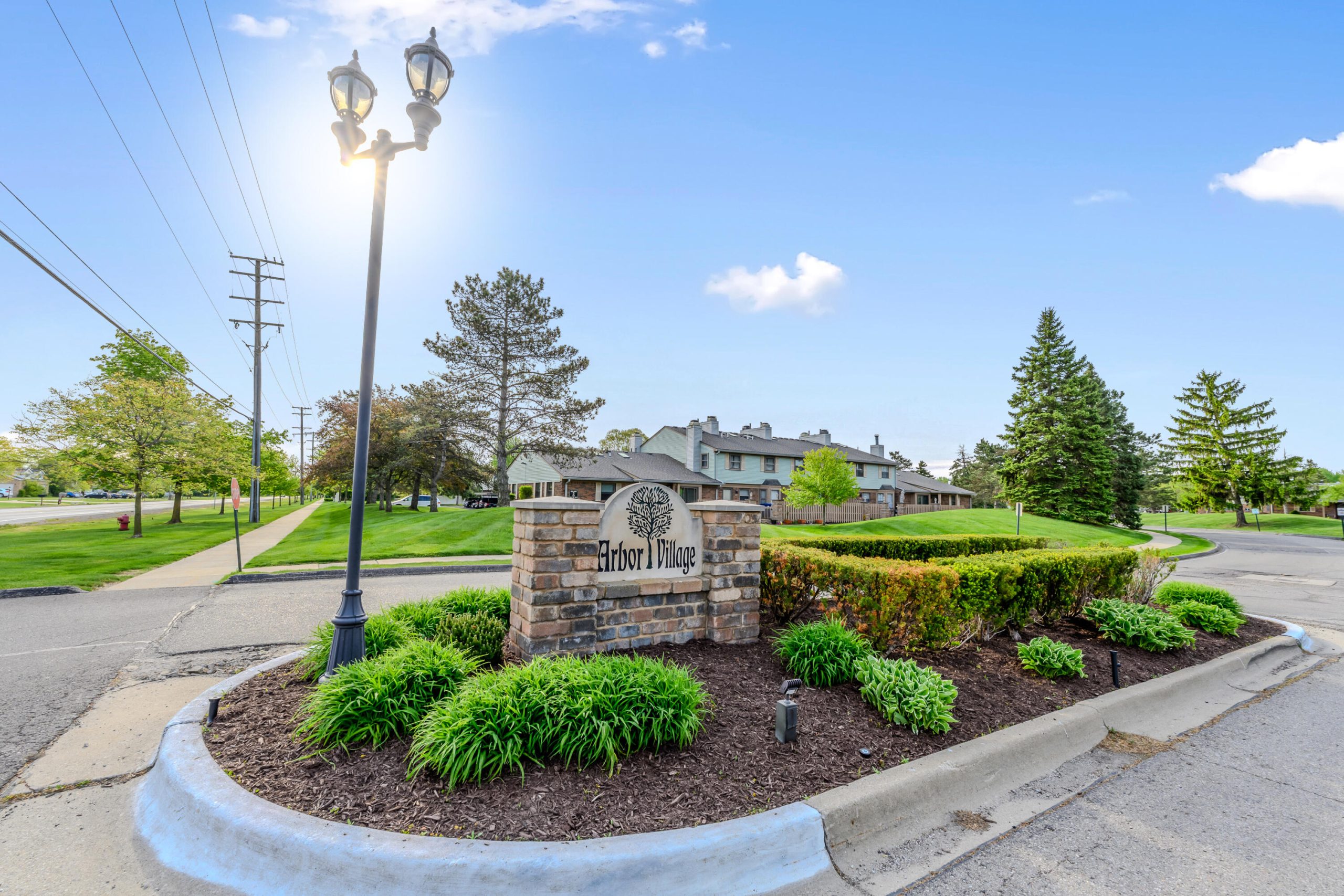 1951 Arbor Way N