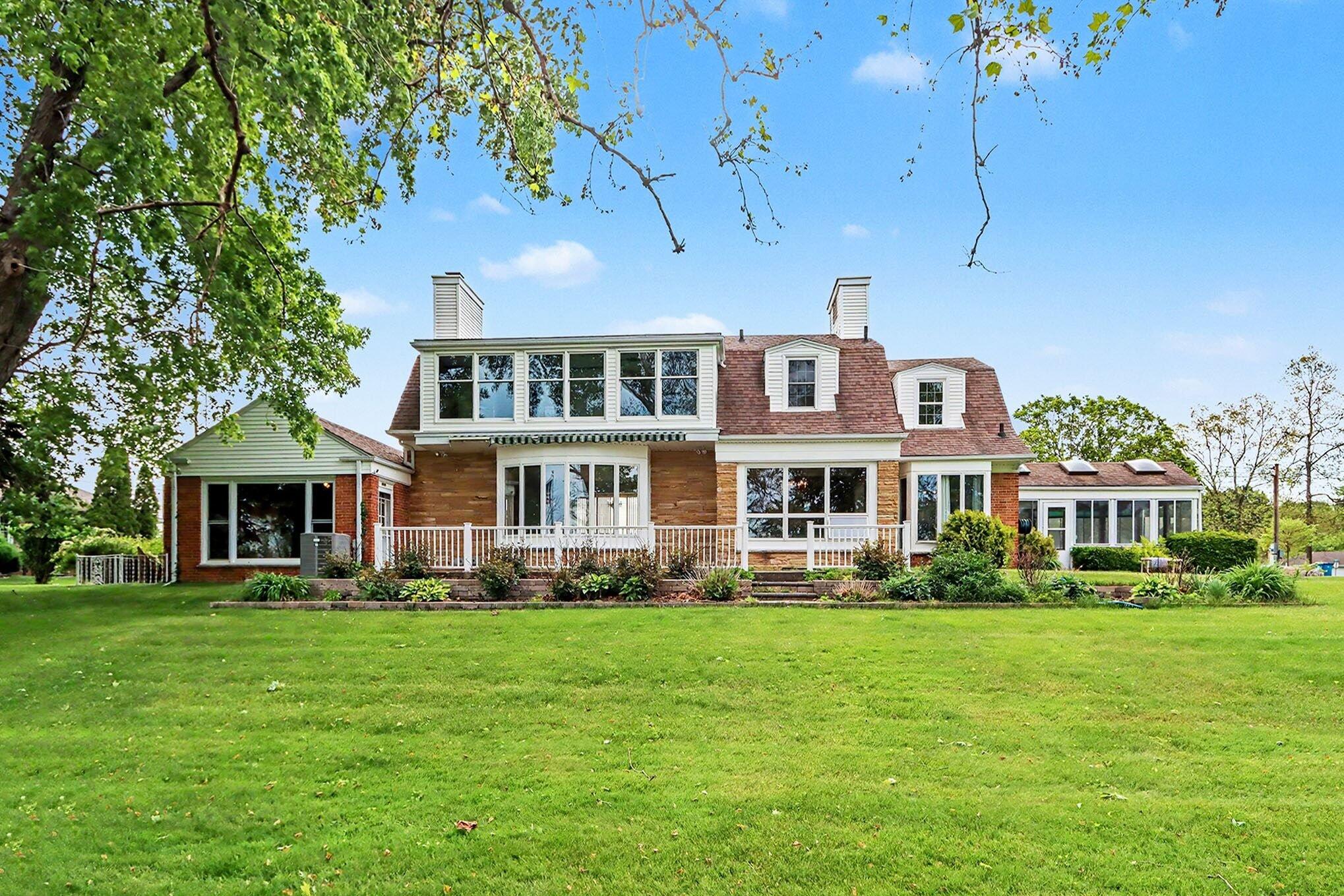 140 Meadowwood Court