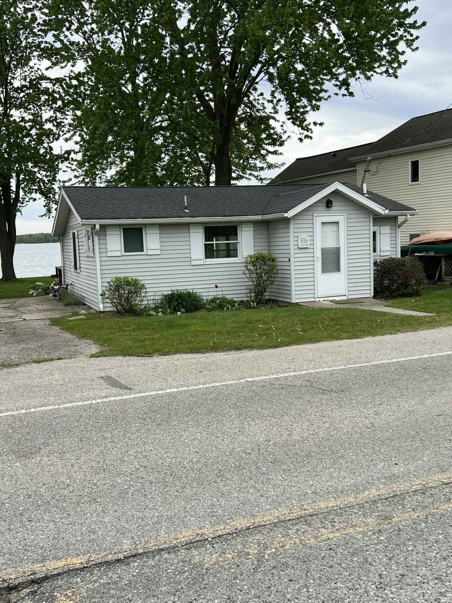 816 Lakeview Drive