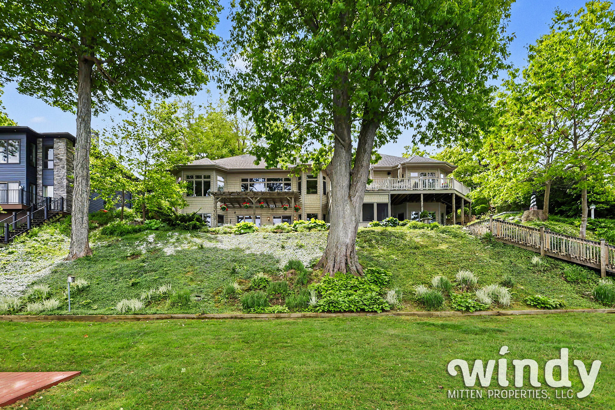 7897 Lakewood Drive