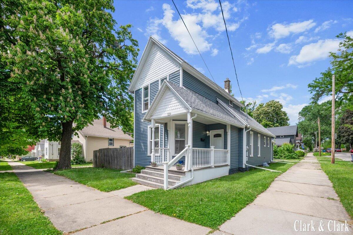 529 Carrier Street NE