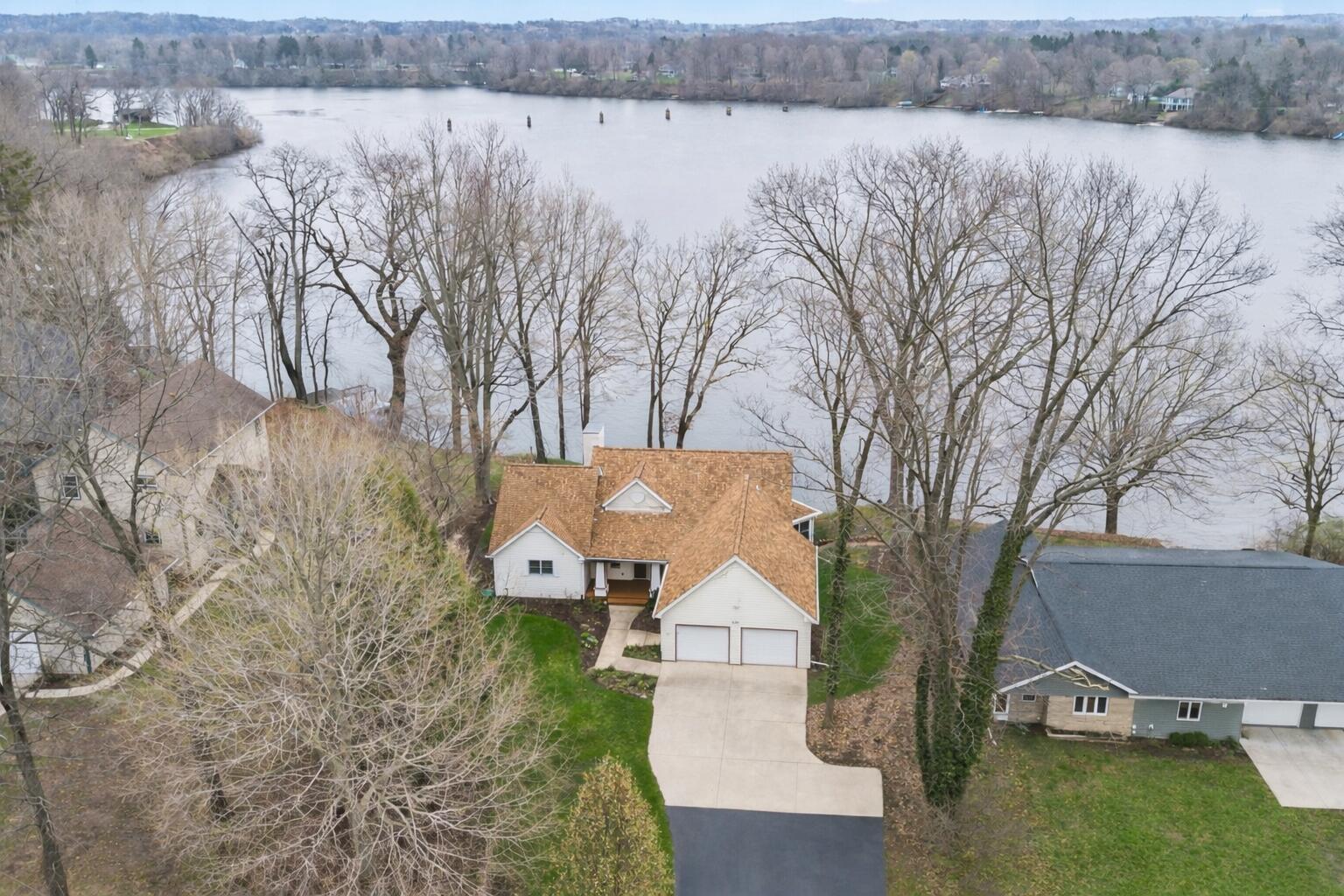 9895 Lakeview Drive