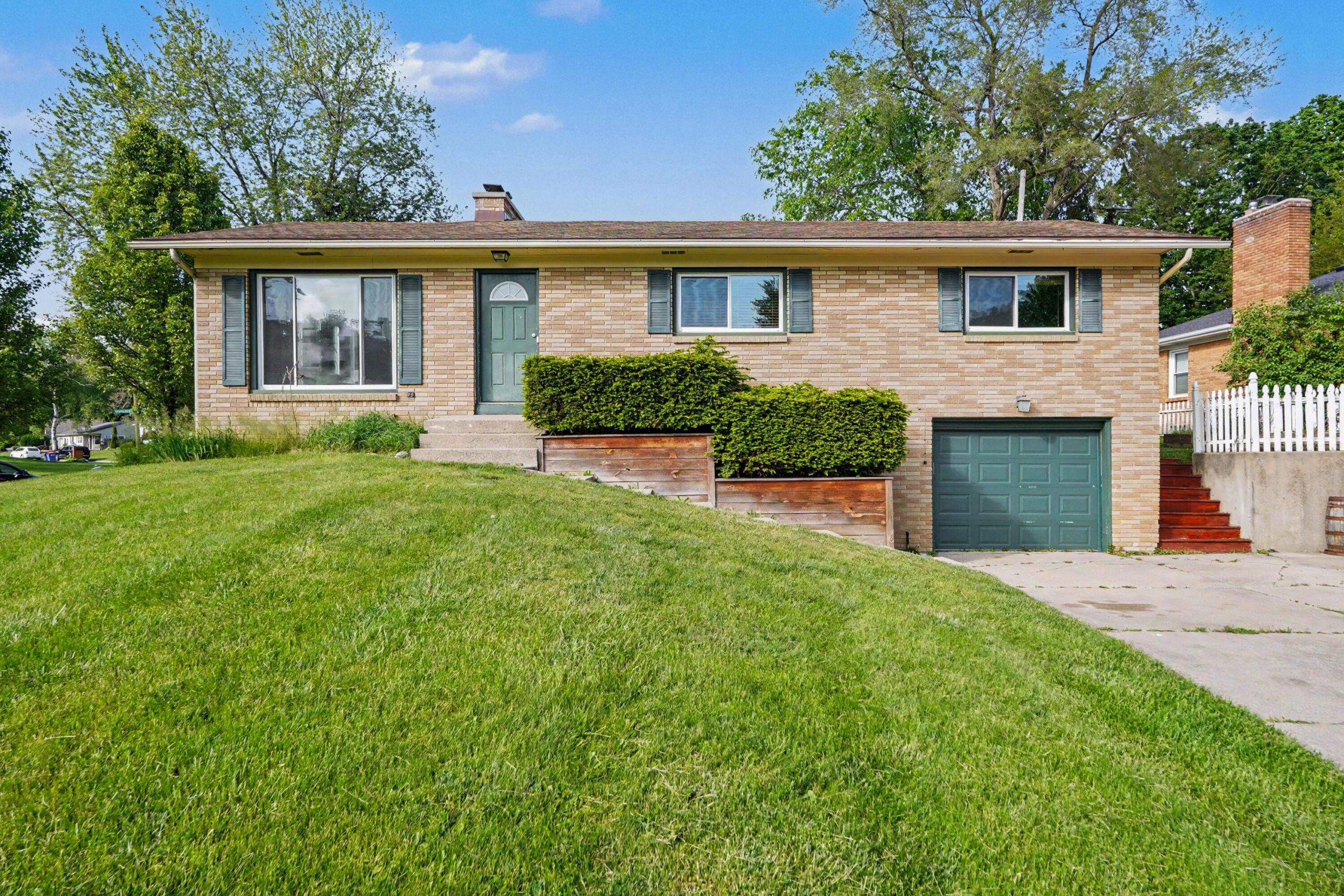 2155 Tremont Boulevard NW
