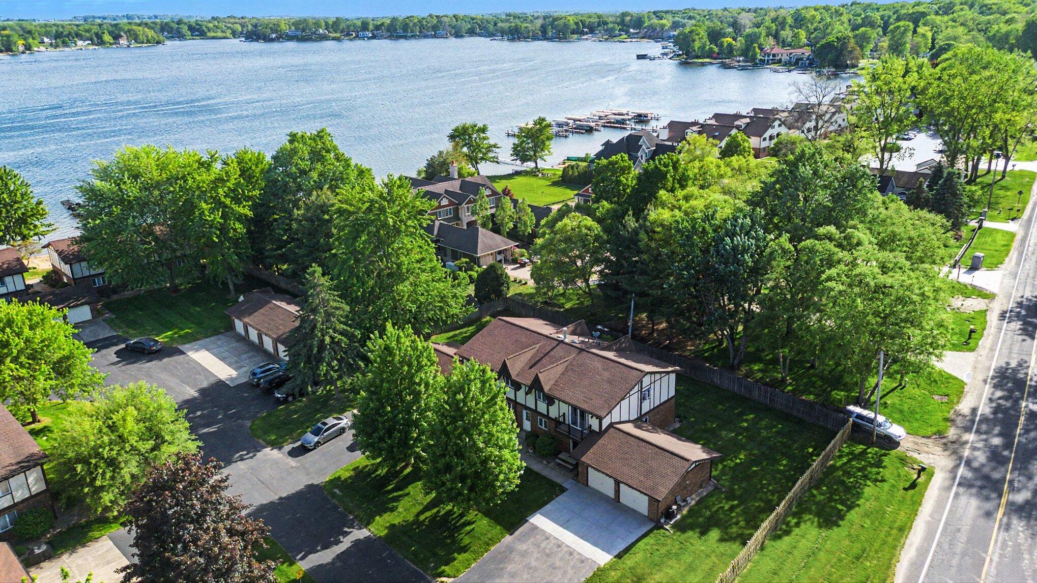 5410 Country Aire Drive Unit: 14