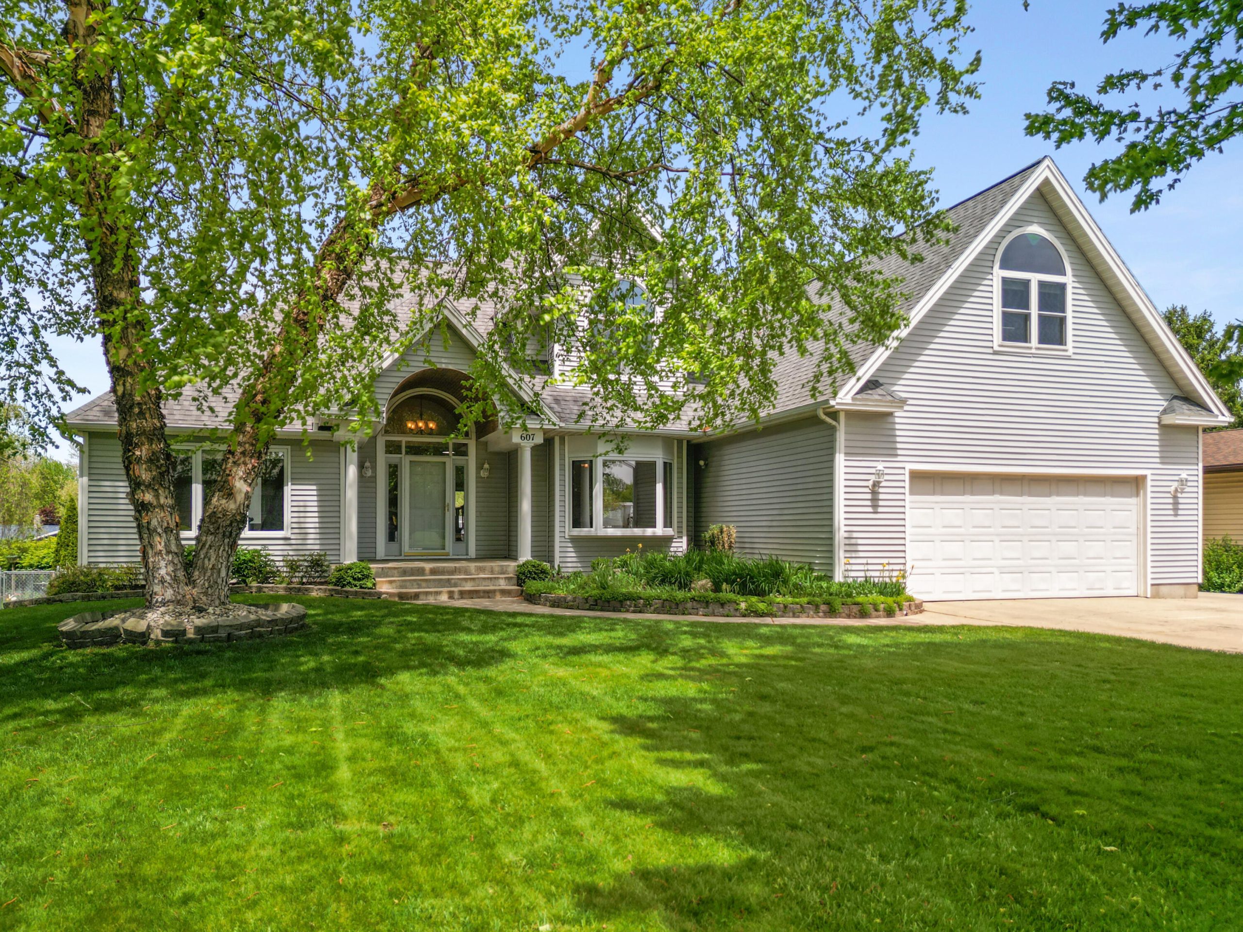 607 Apache Drive