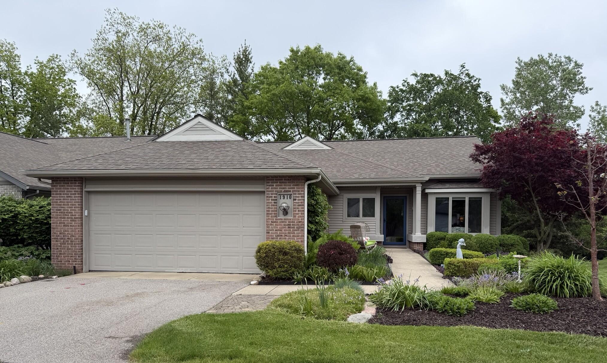 1910 Hidden Oak Court SE