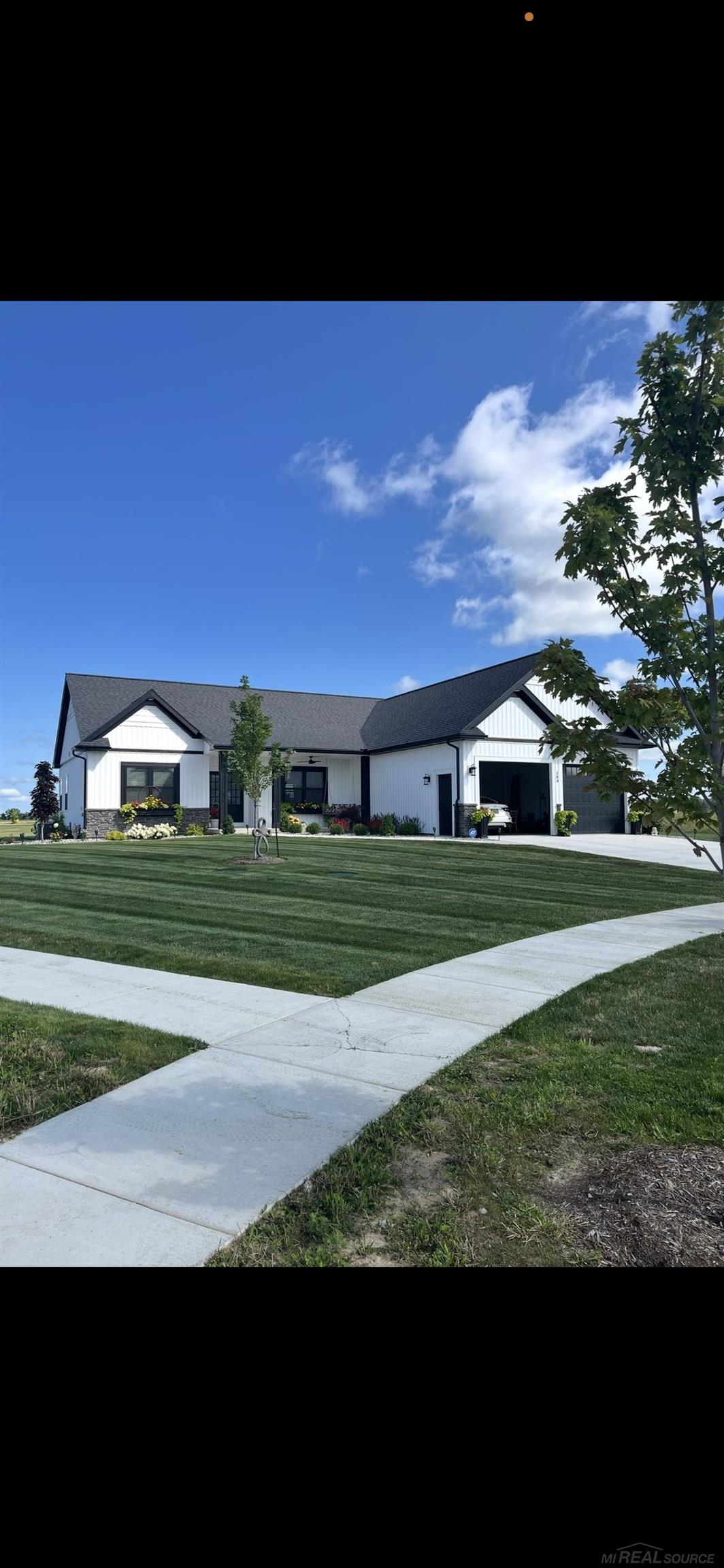 184 N Queens Creek DR