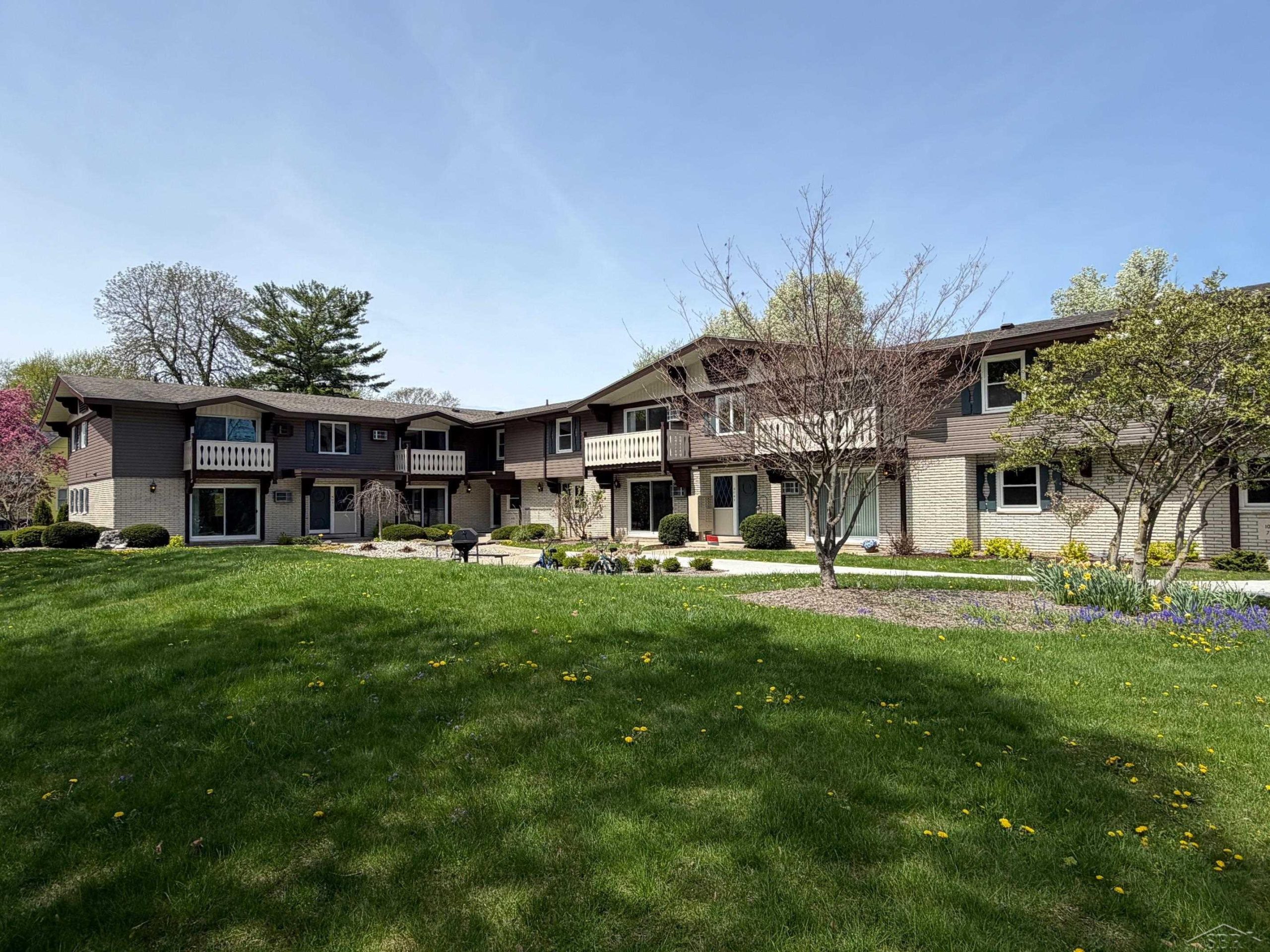 240 W Tuscola ST