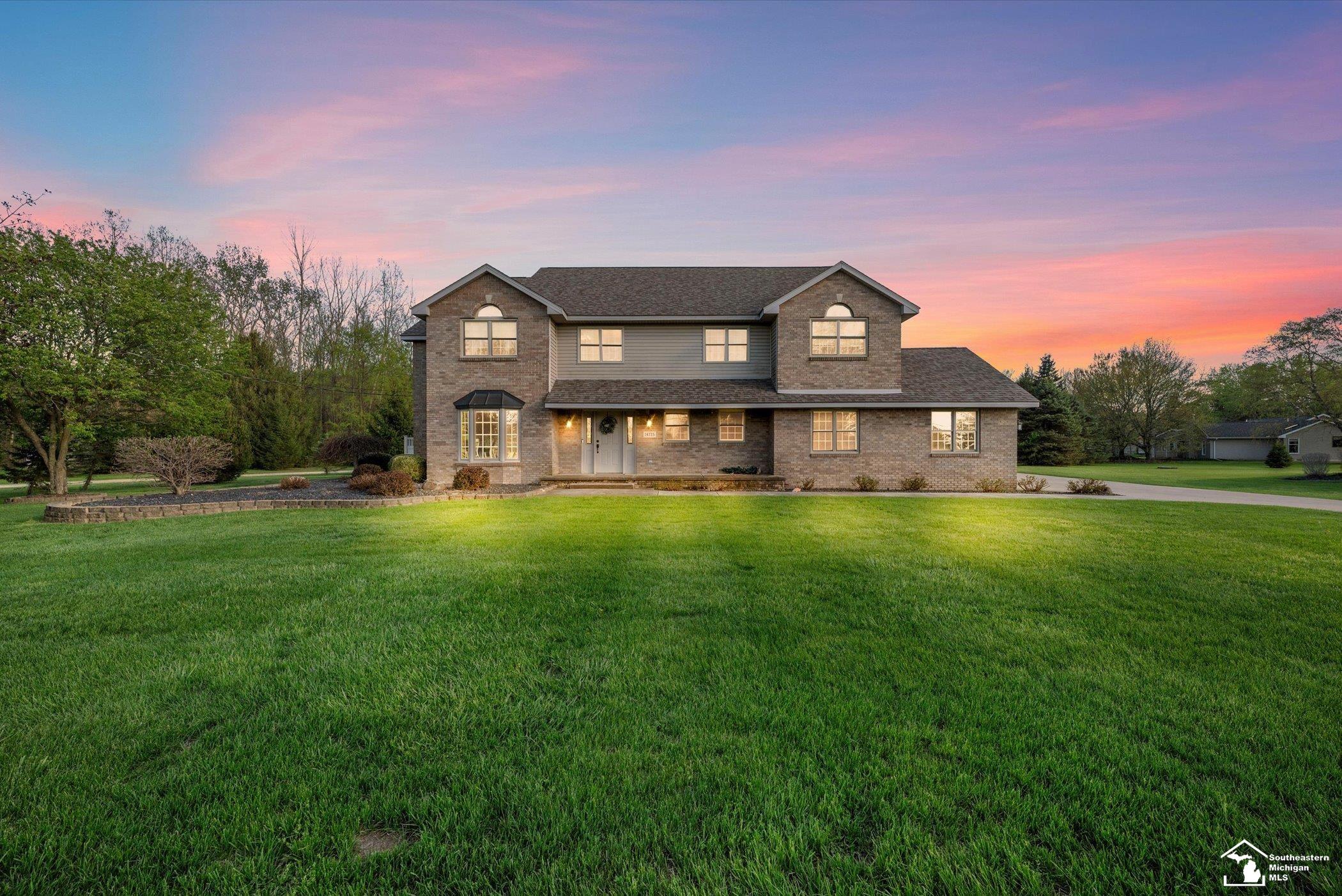 14725 Dixon RD