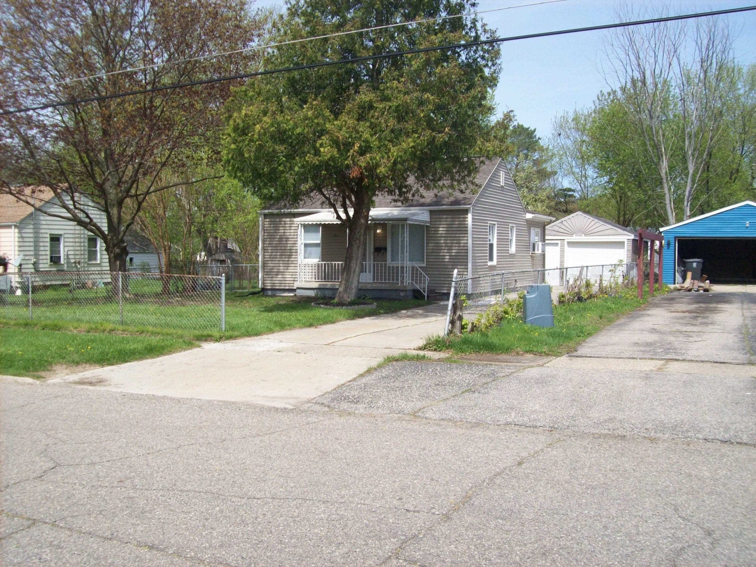 3243 Dakota AVE