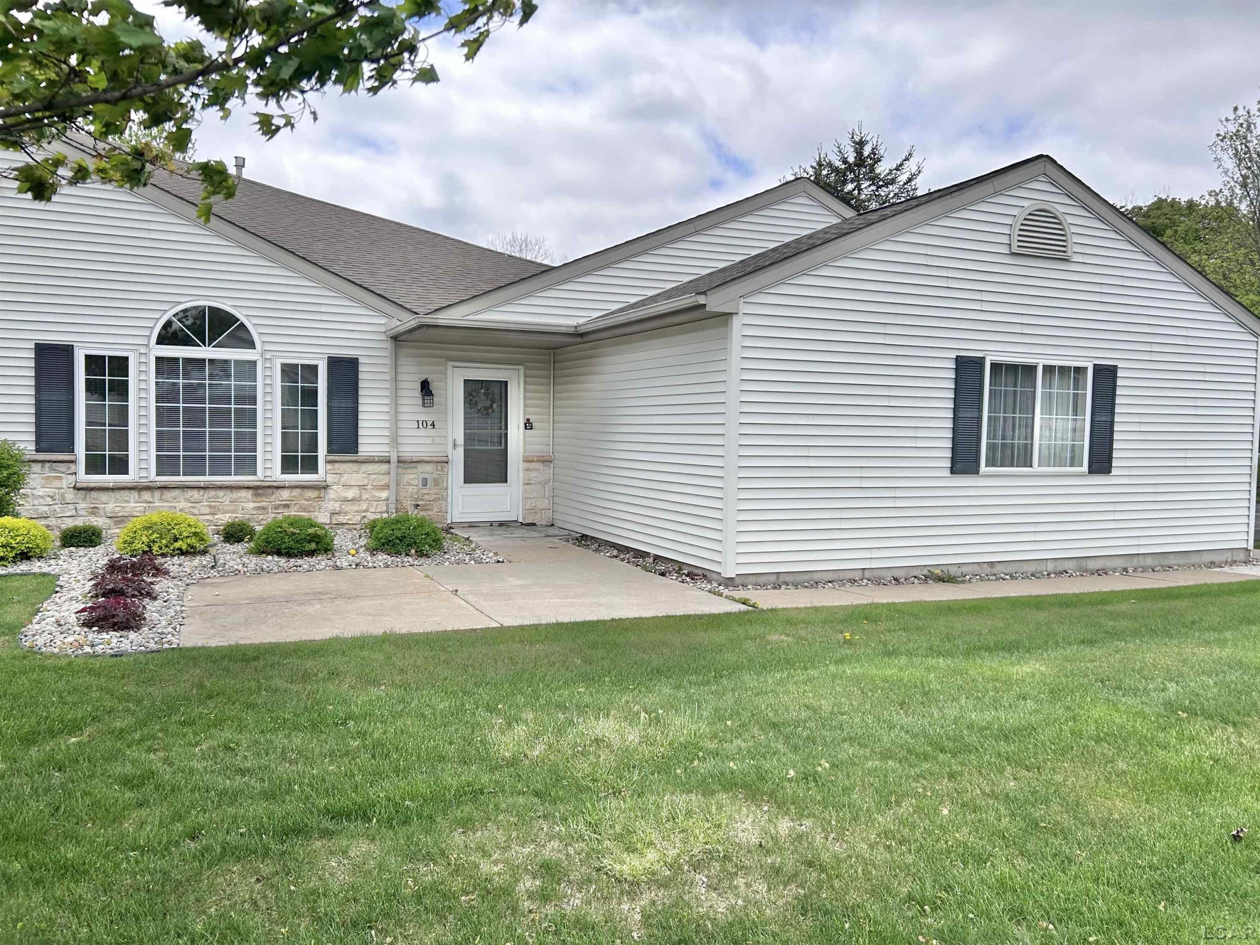 104 Lakewood DR