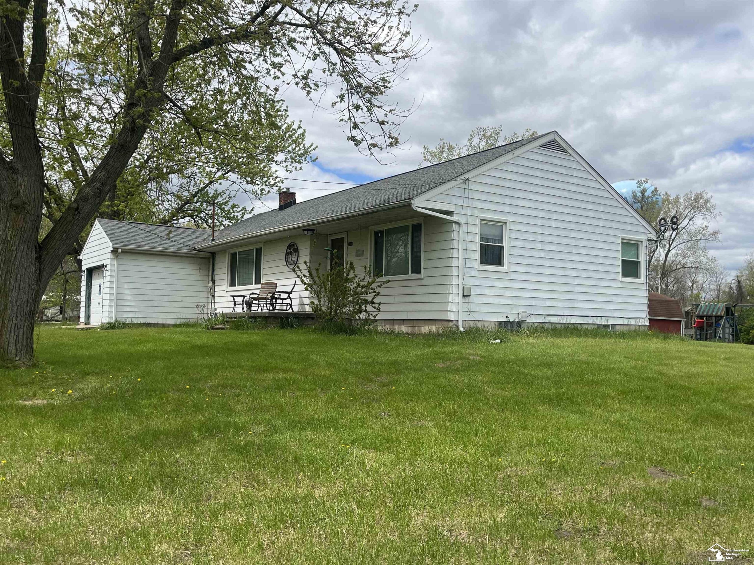 3300 W Stein RD