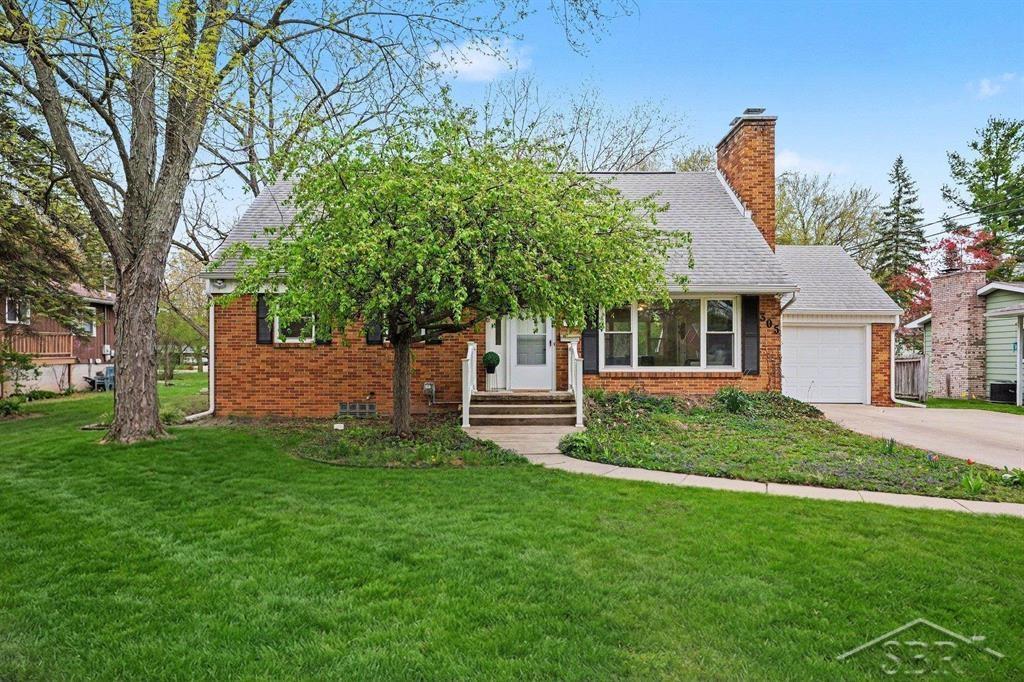 305 E Meadowbrook DR