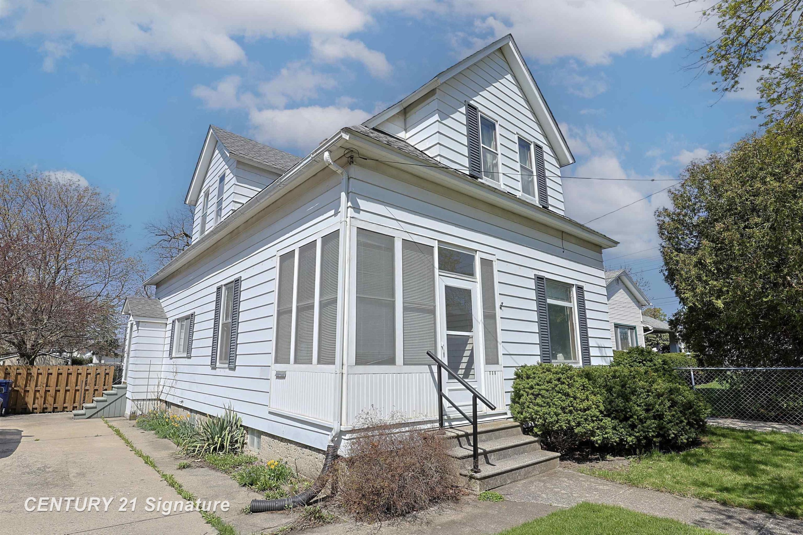 706 S Lincoln ST