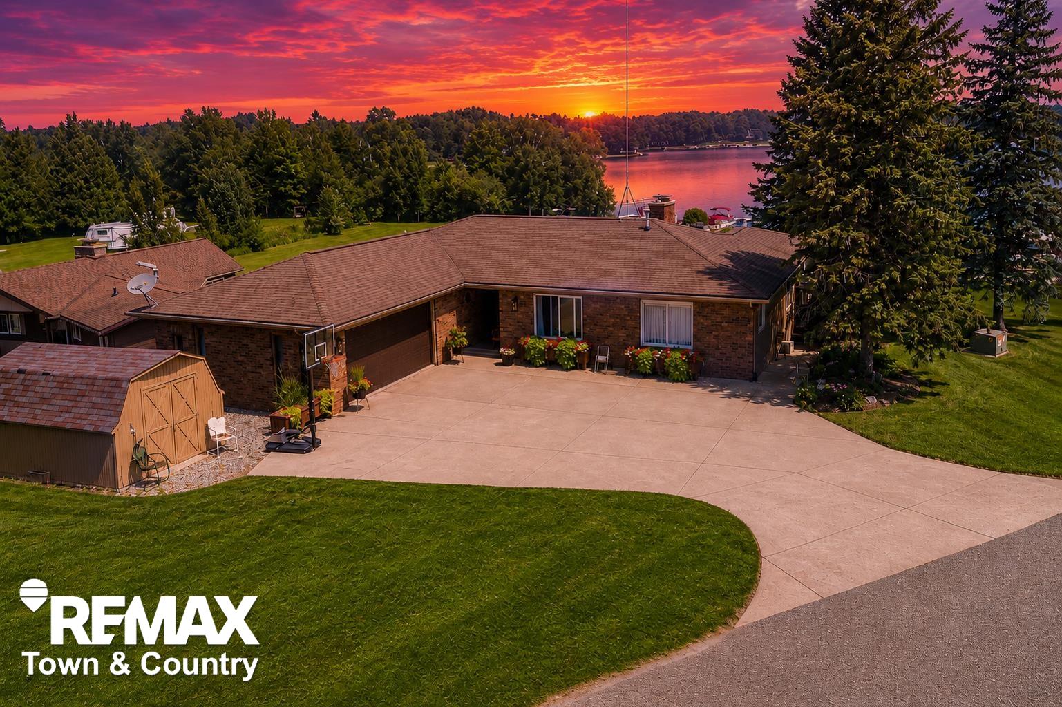 4564 Hamilton WAY