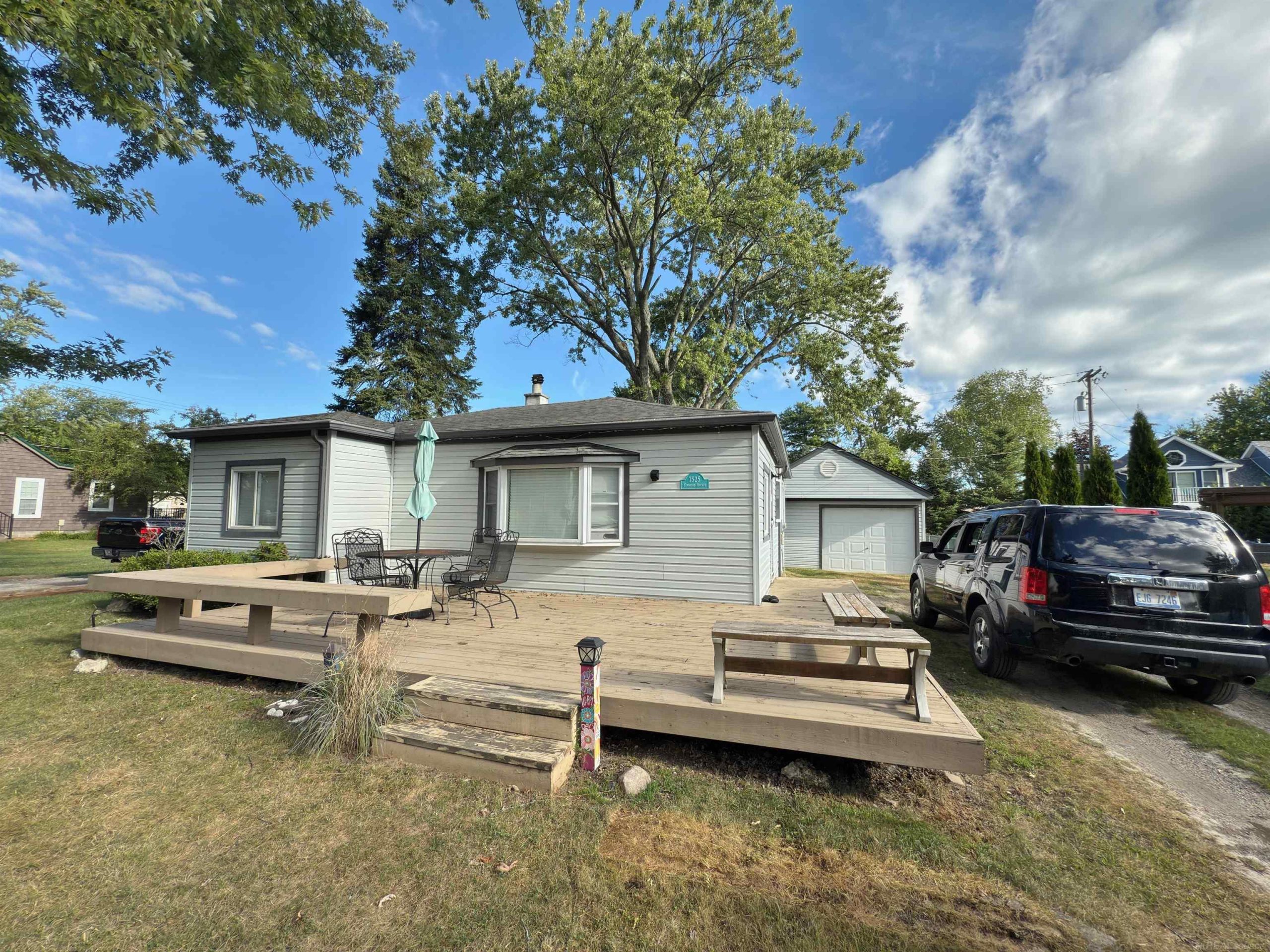 7525 Elmwood  RD