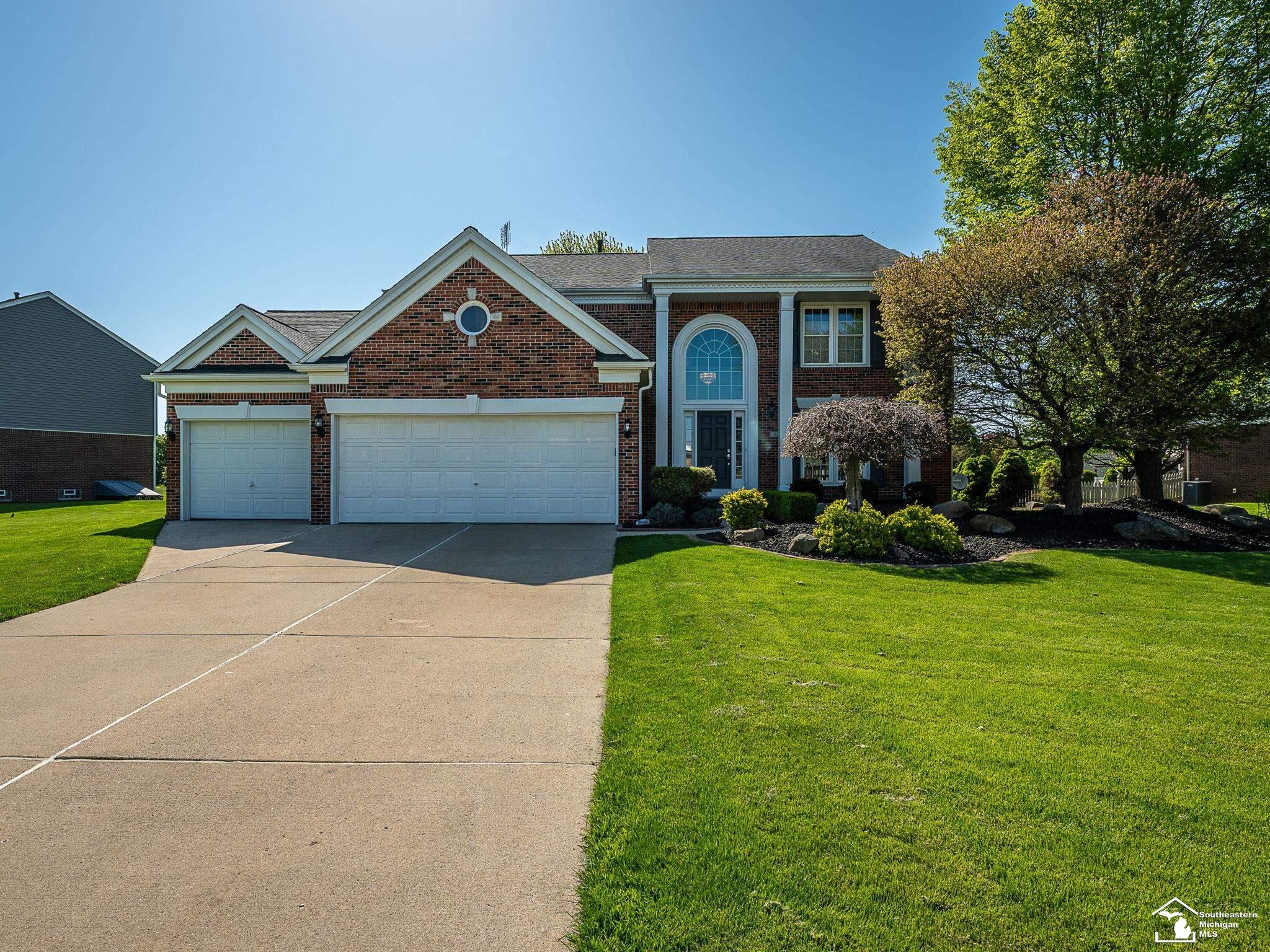 839 Kings Park RD