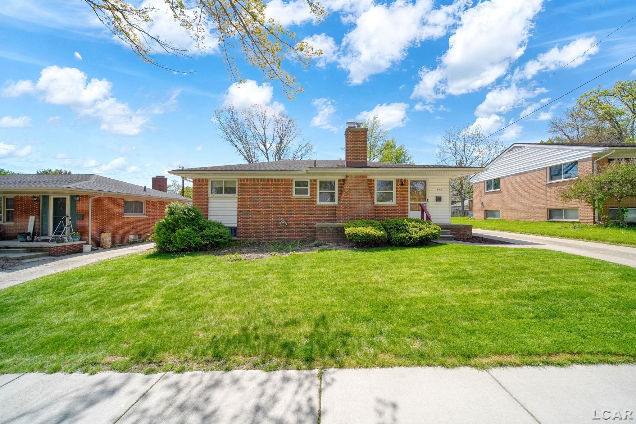 328 Hillcrest DR