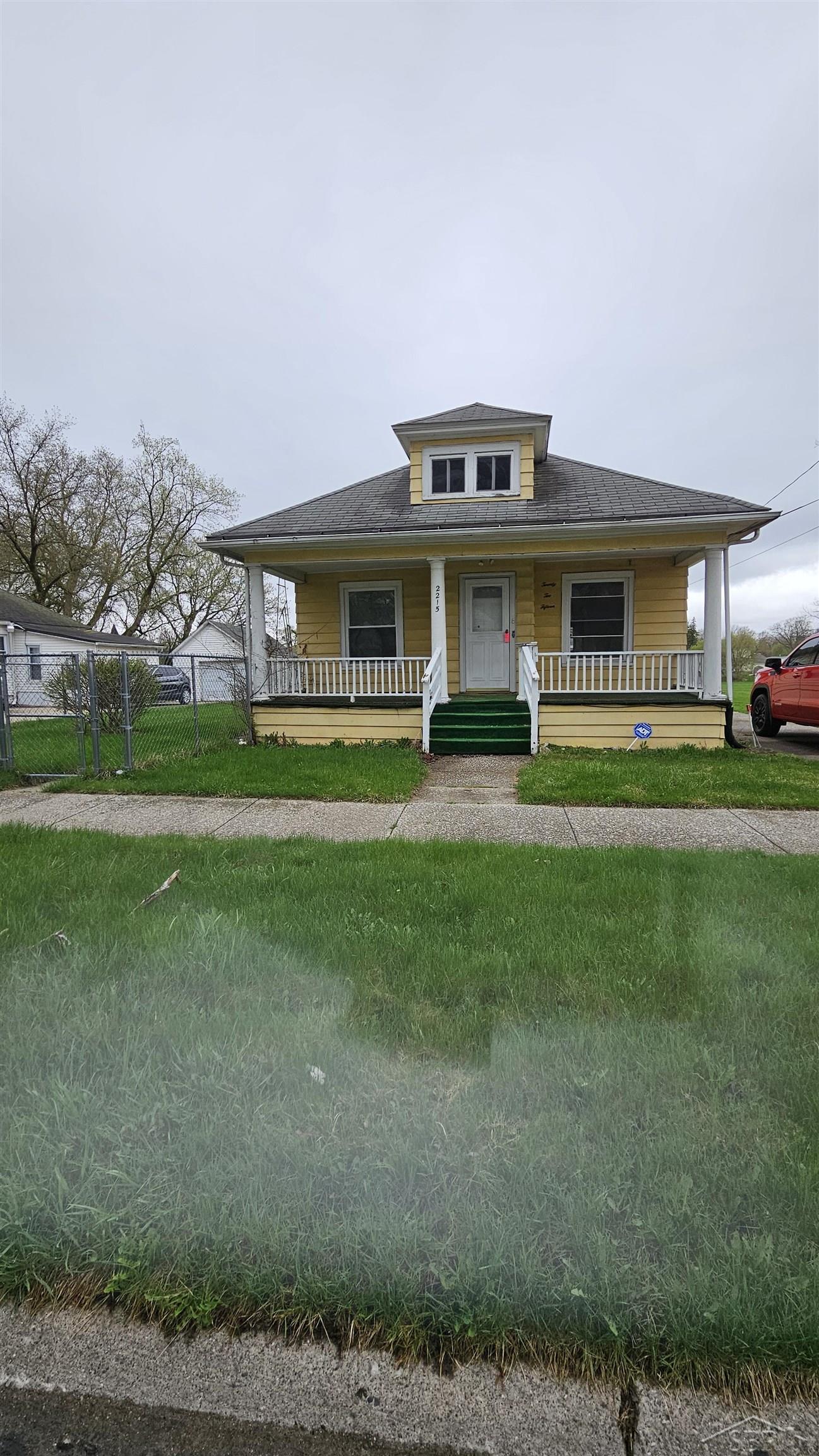 2215 lincoln AVE