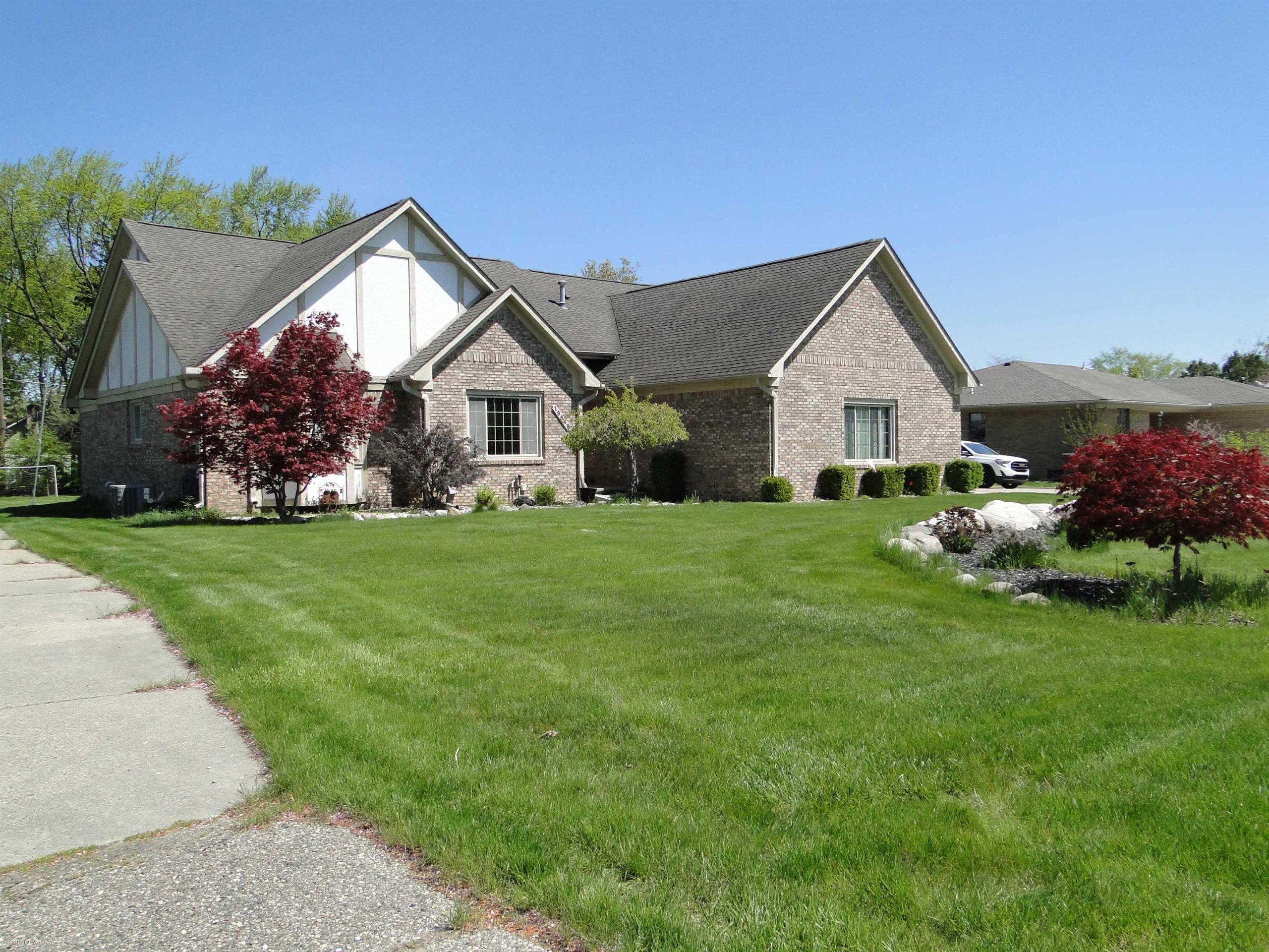 19549 Dixie DR