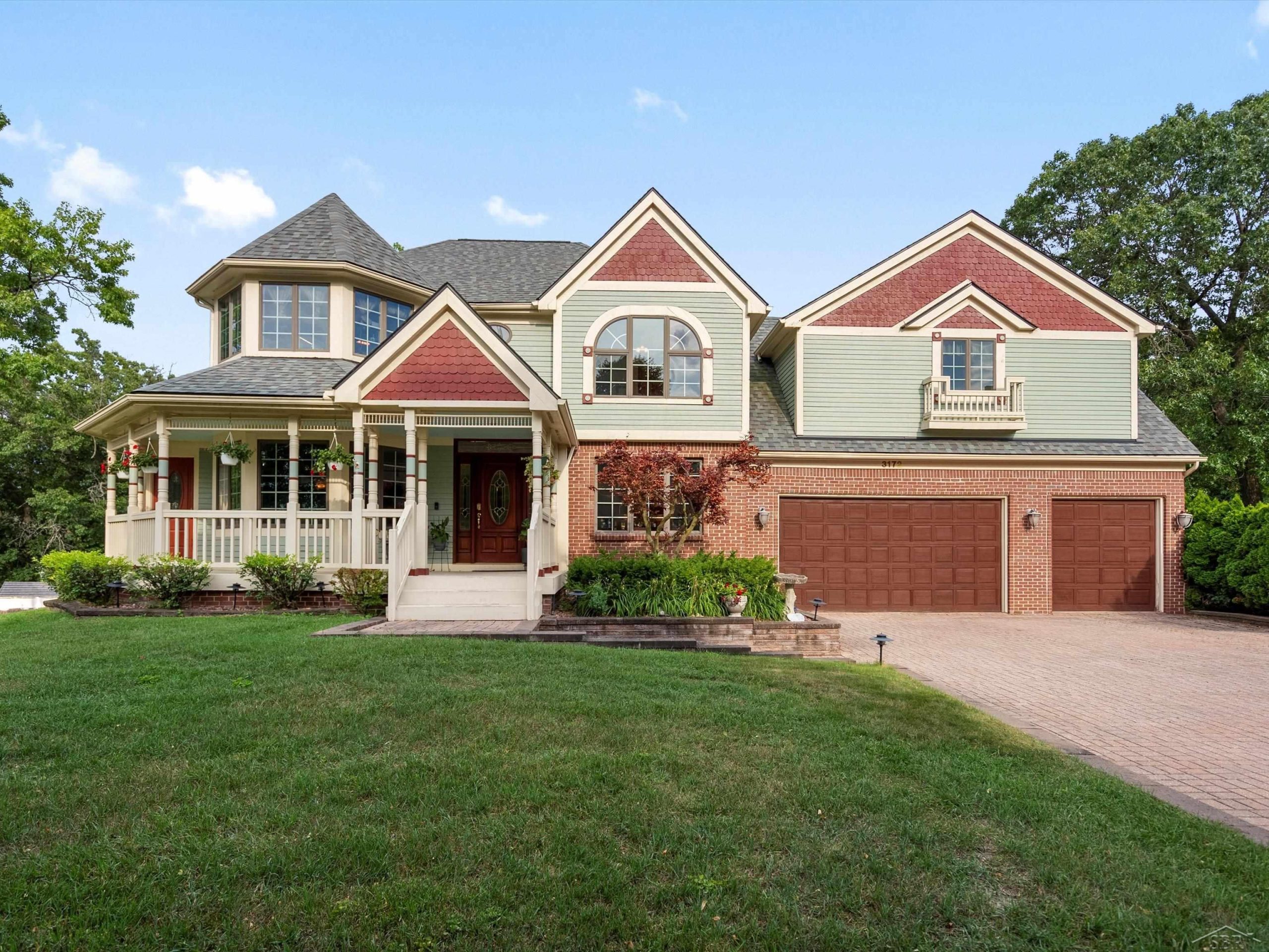 3172 Pine Tree CT