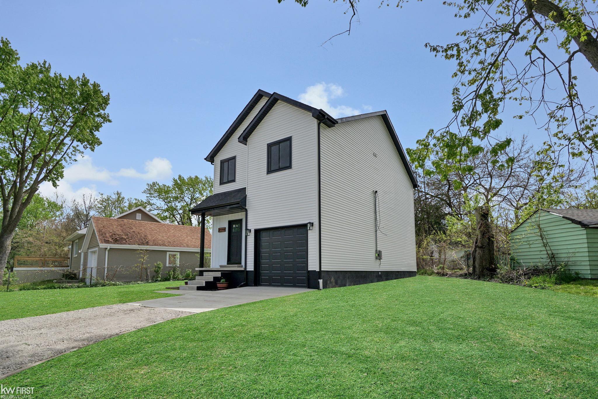 2118 James ST