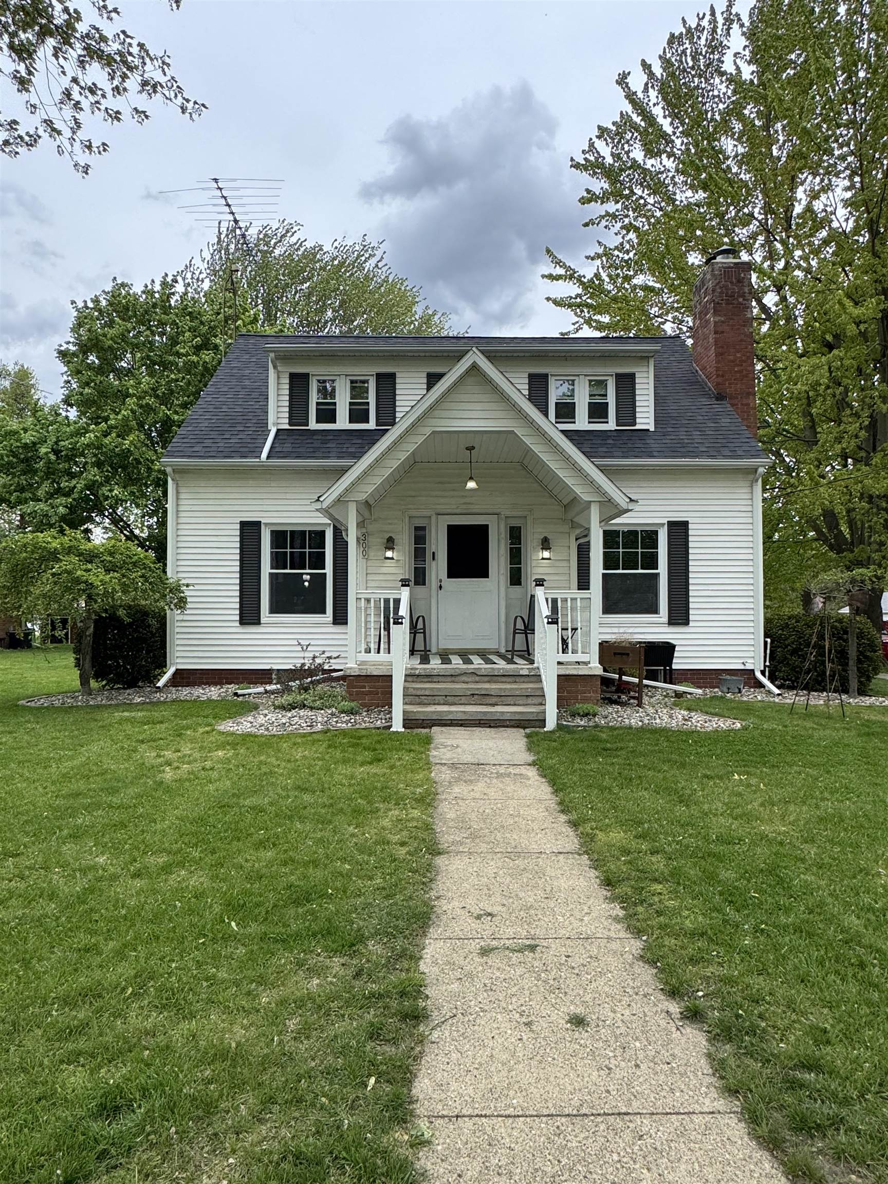 300 Brady ST