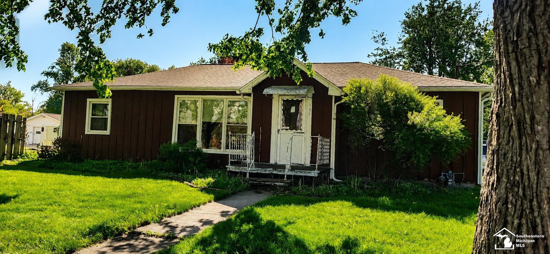 135 Salisbury STS