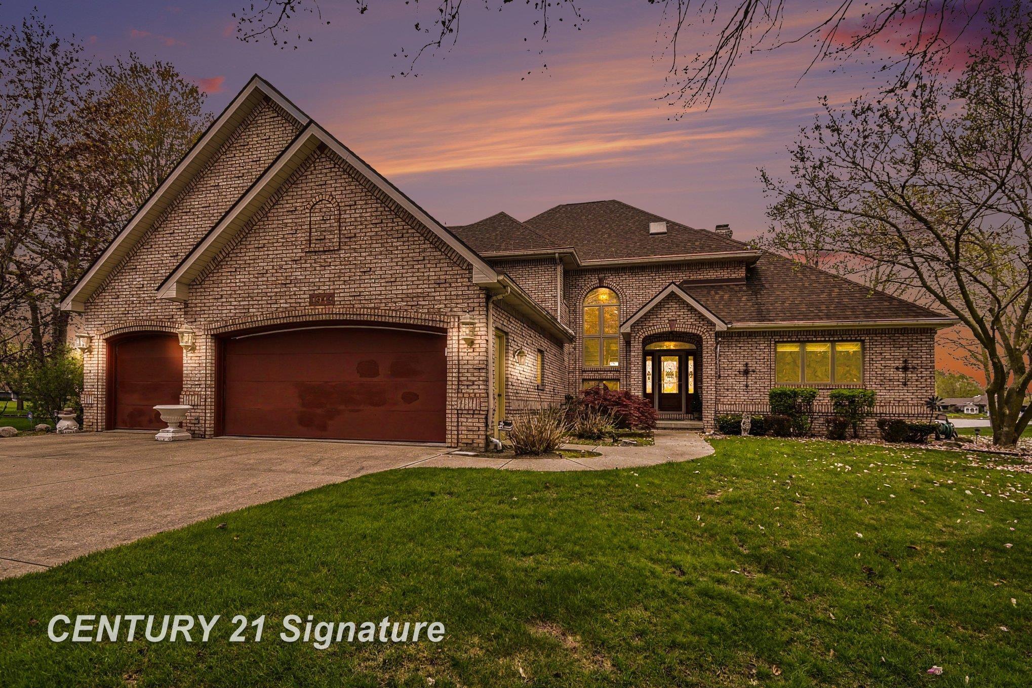 1944 E Lake Circle DR