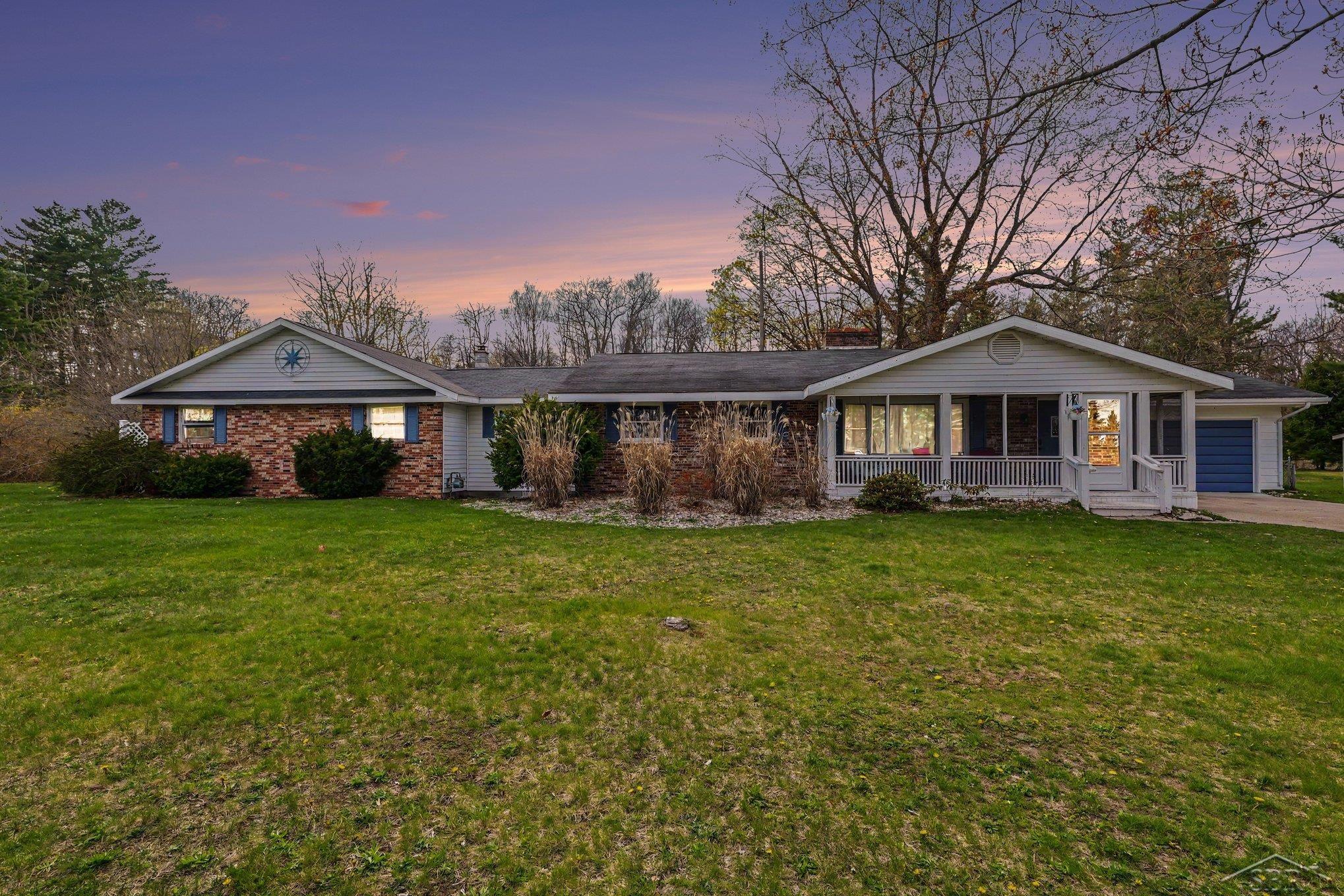 1596 Douglas DR