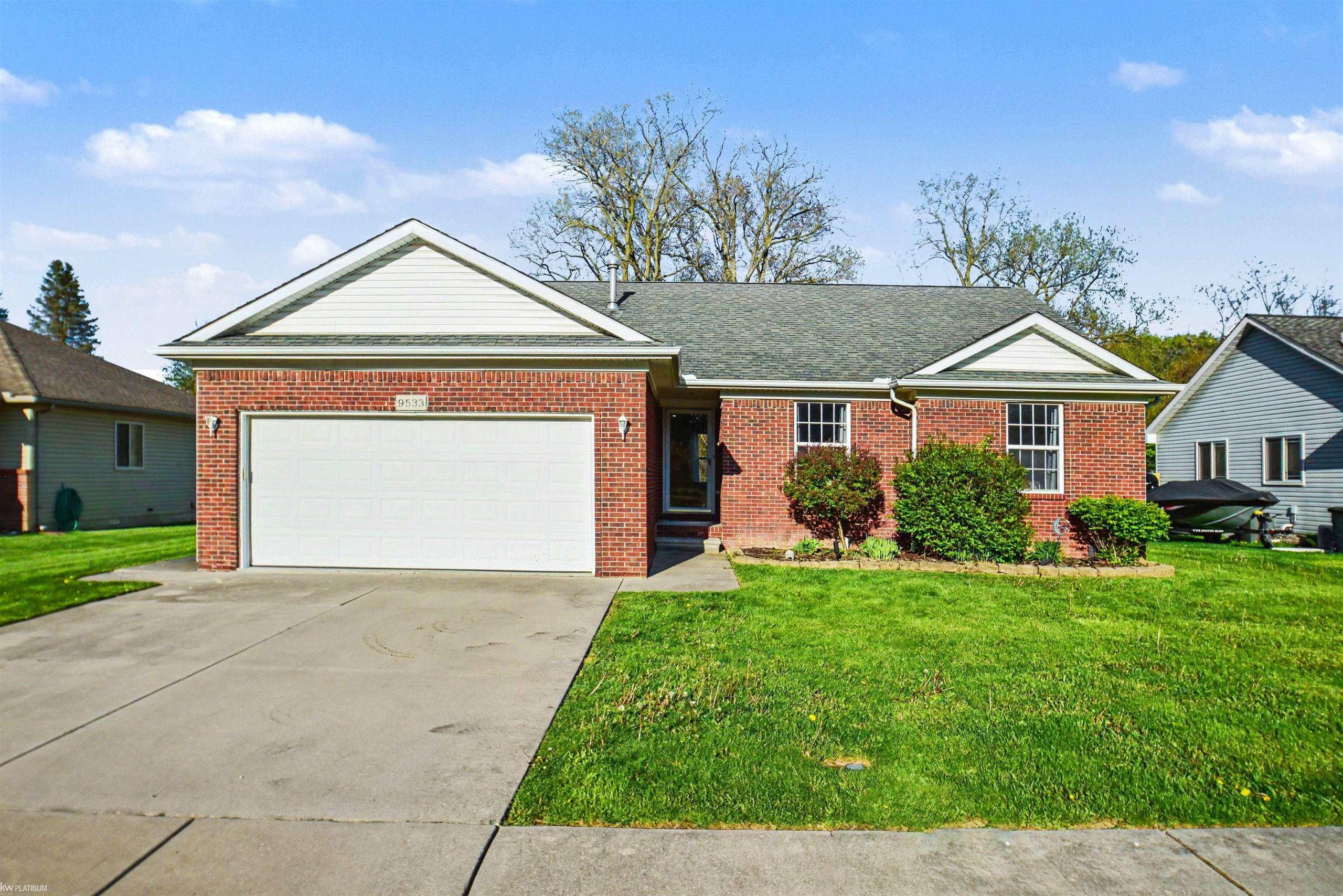 9533 Amy RD